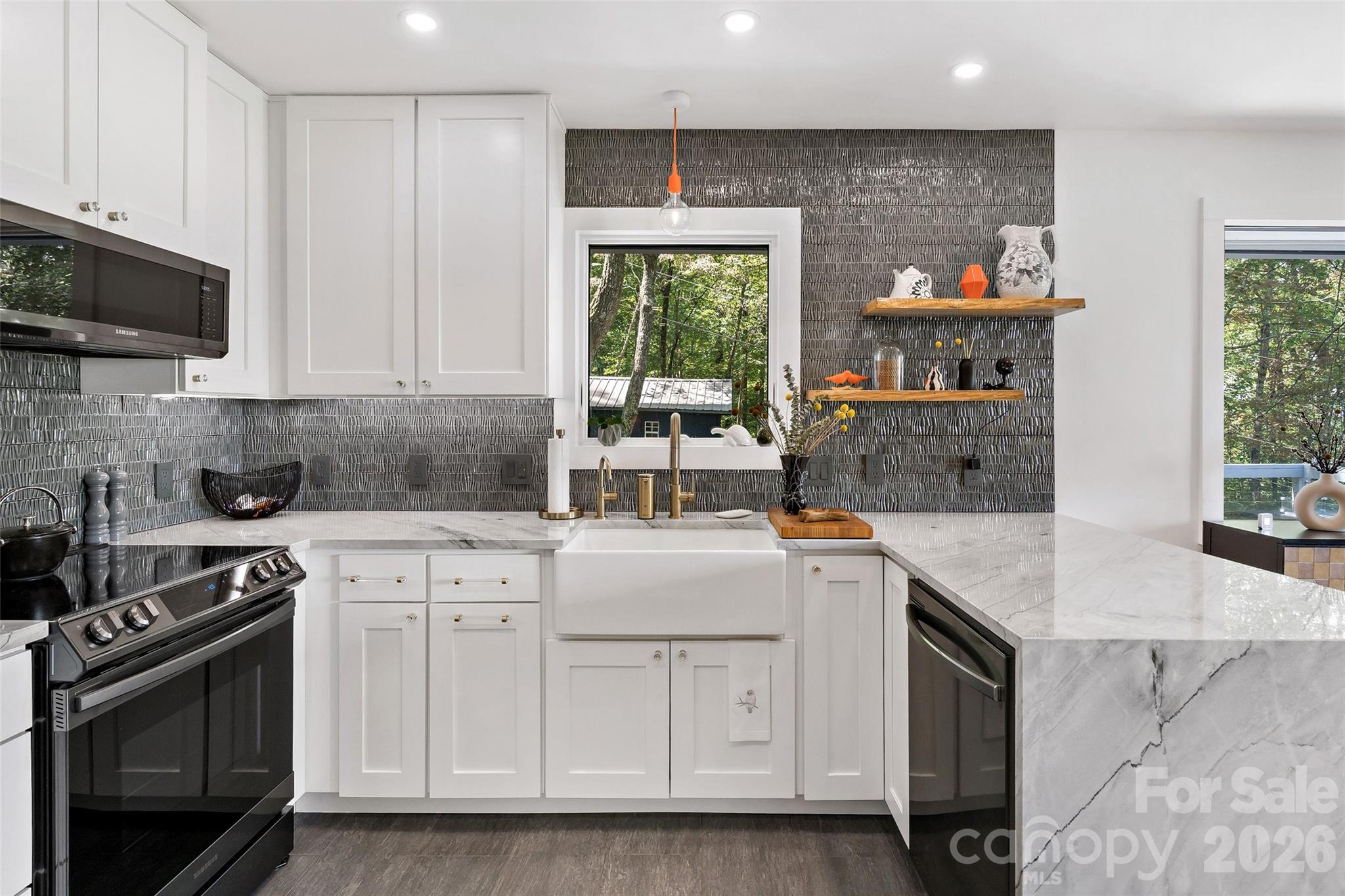 68 Lakey Gap Heights — Black Mountain