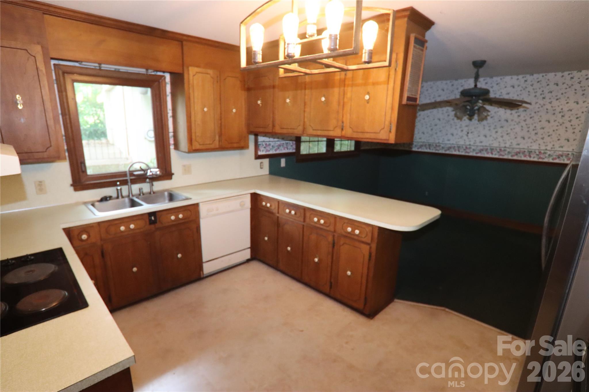 607 Willow Lane — Harrisburg