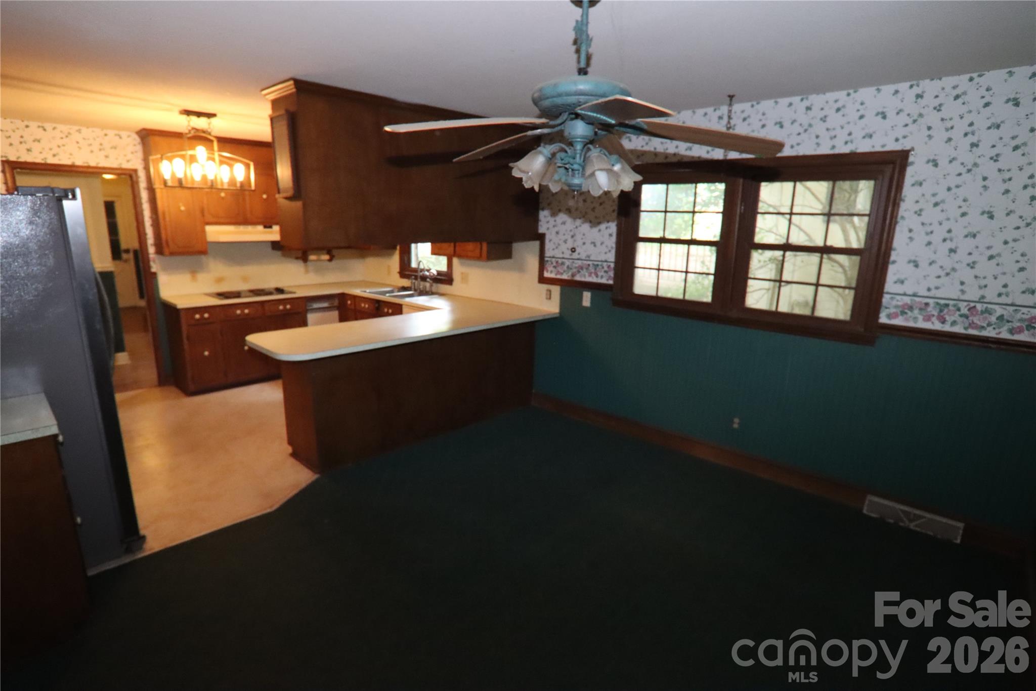 607 Willow Lane — Harrisburg