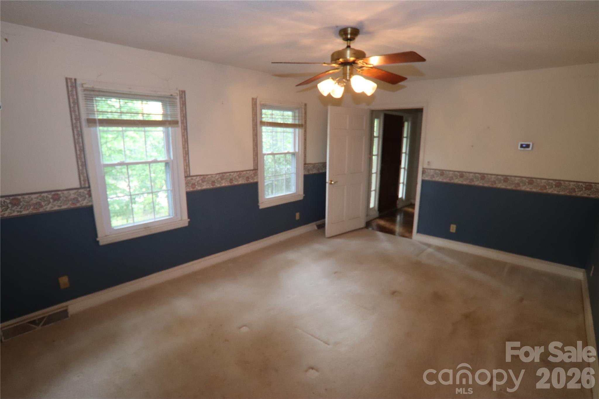607 Willow Lane — Harrisburg