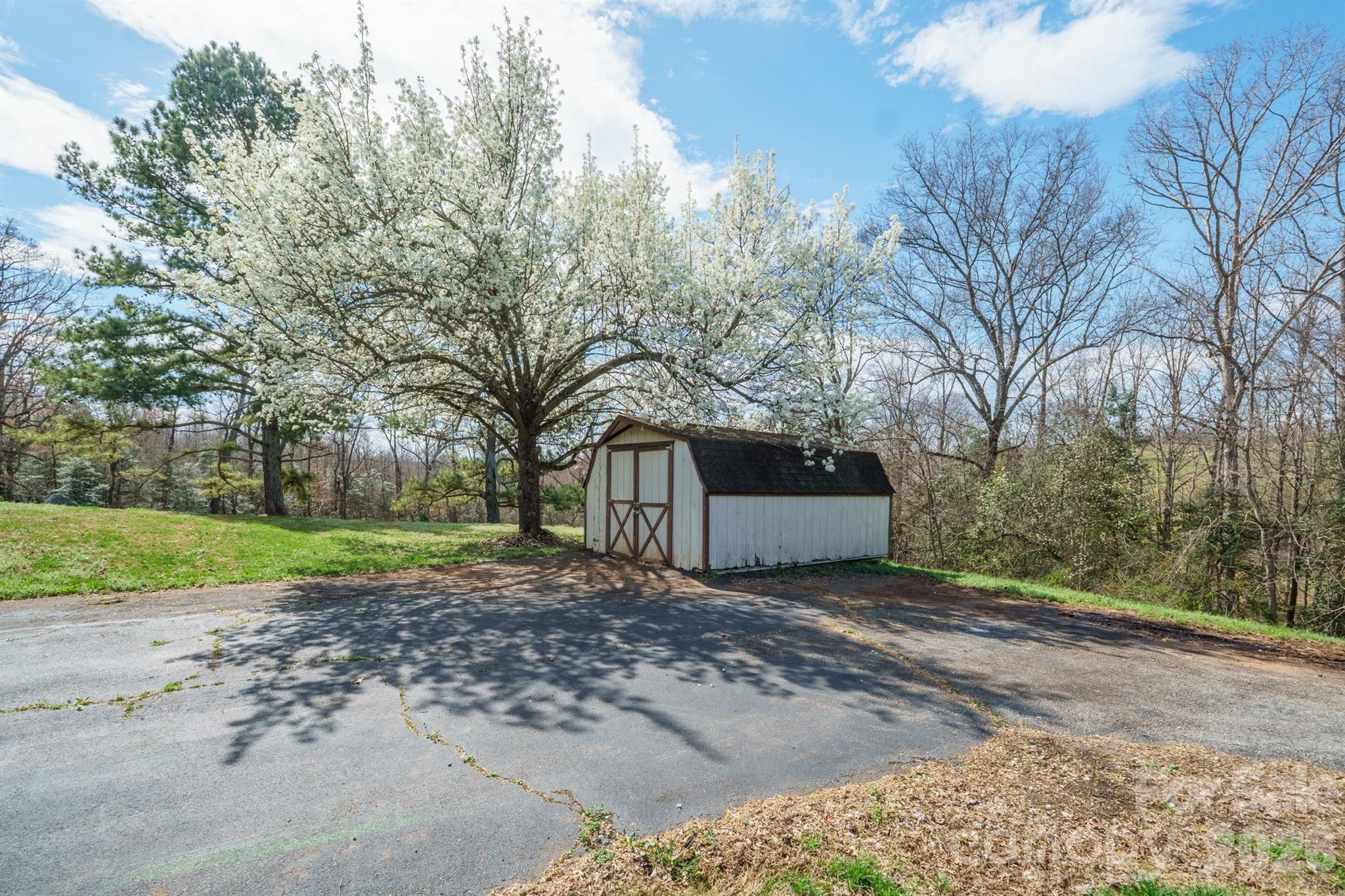 1924 Buck Shoals Road — Hamptonville