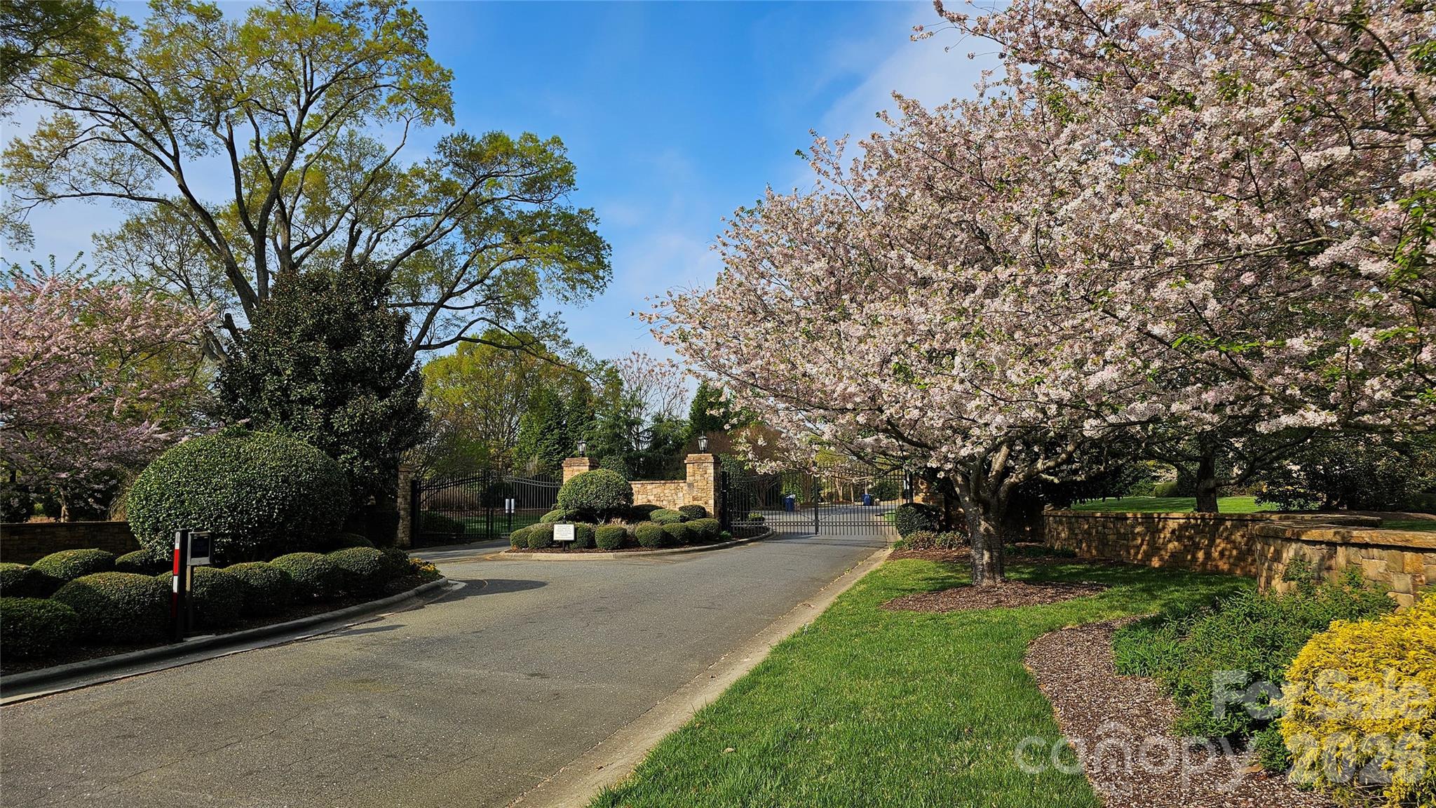 9222 Woodhall Lake Drive — Waxhaw