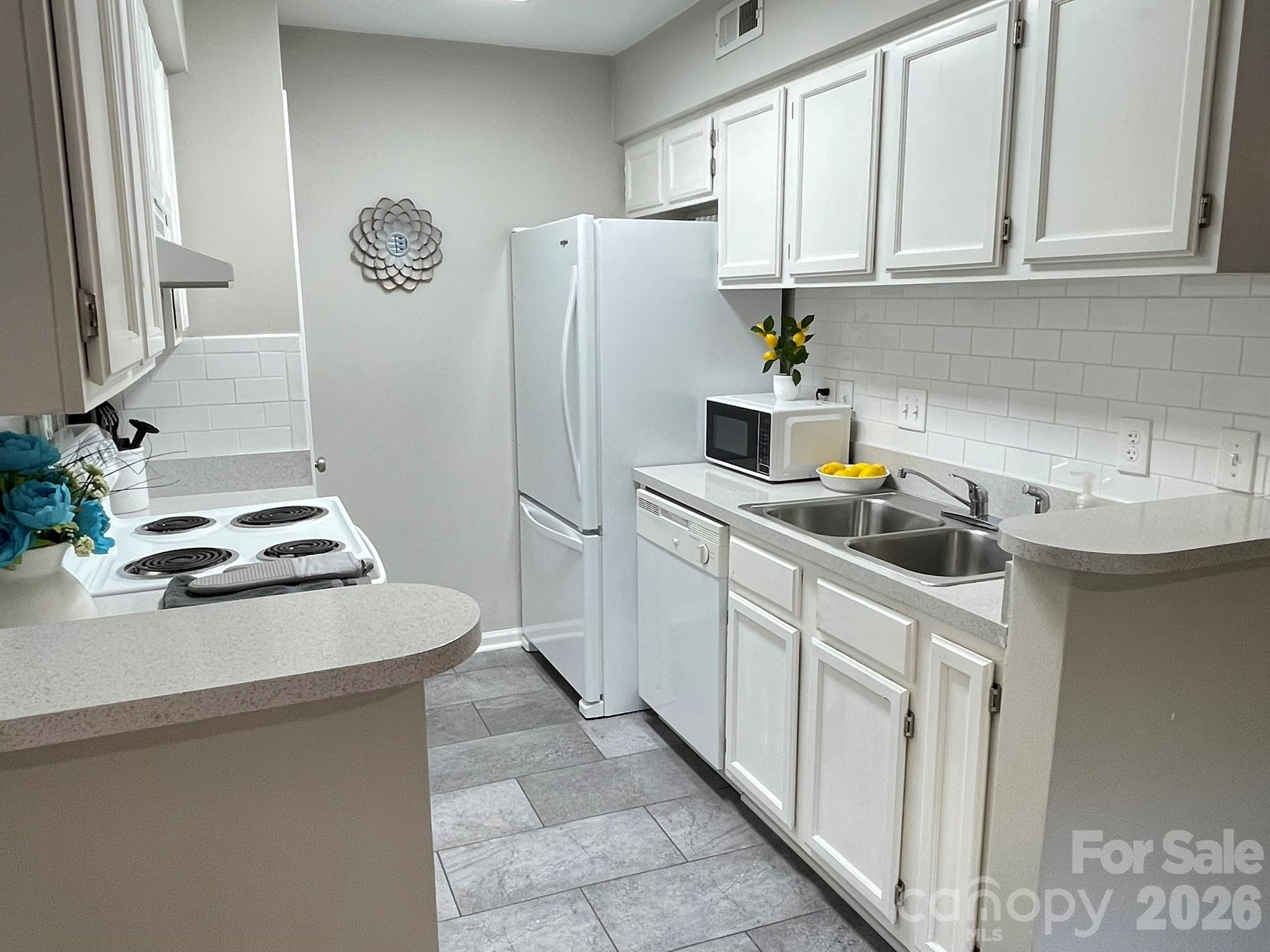 7236 Winery Lane — Charlotte