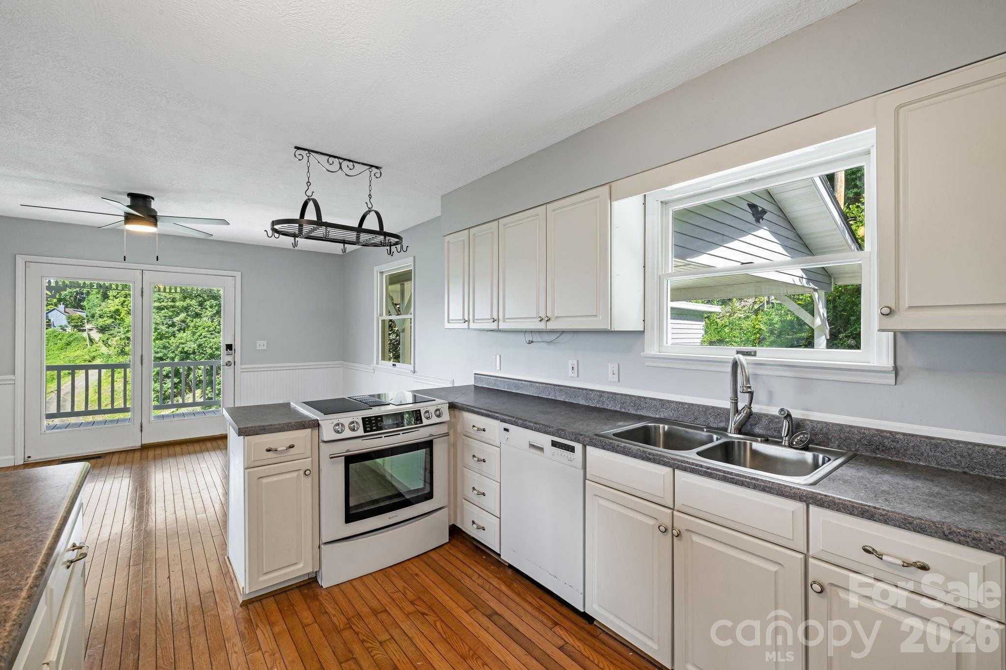 95 Friendship Road — Burnsville