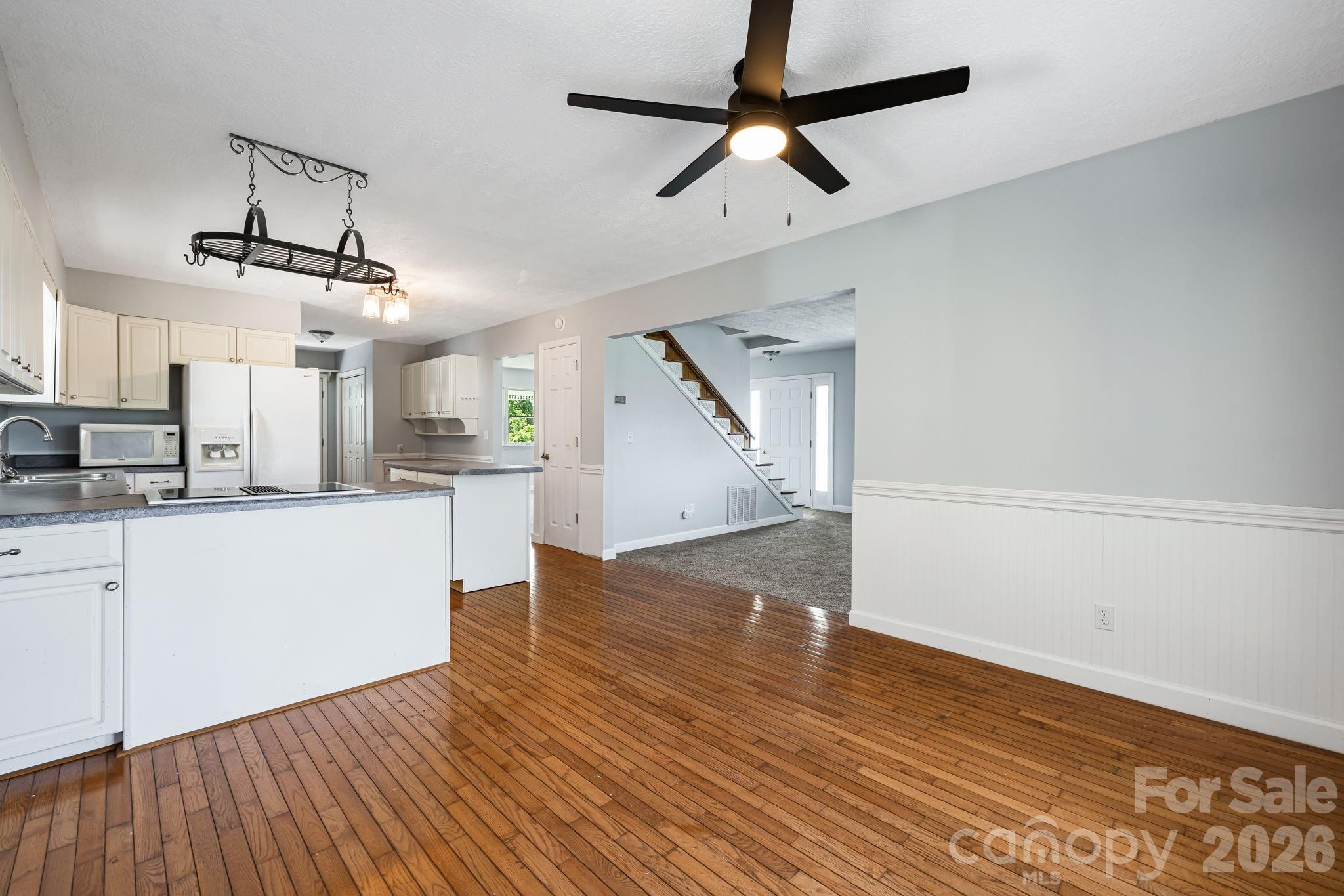 95 Friendship Road — Burnsville