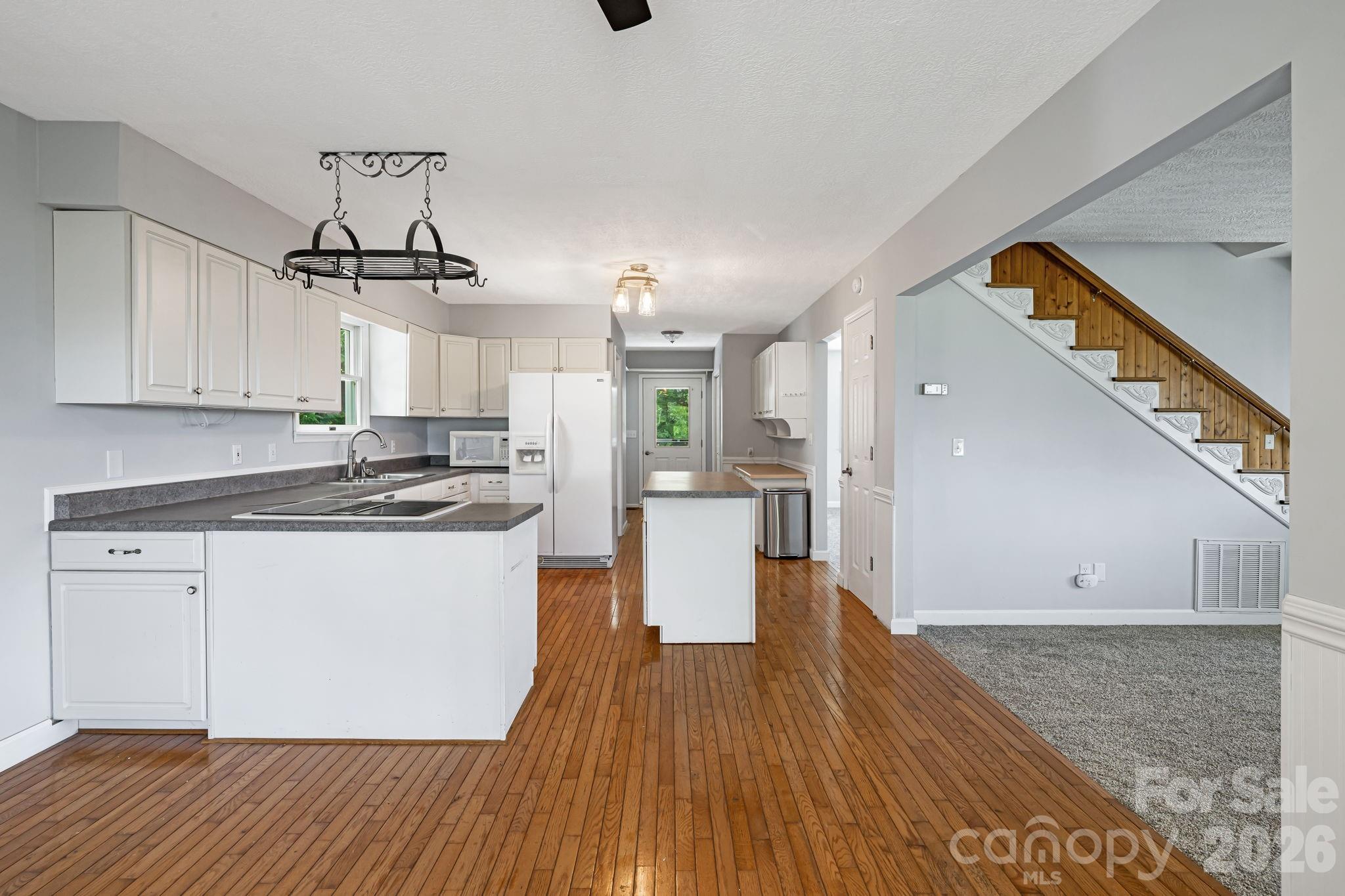 95 Friendship Road — Burnsville