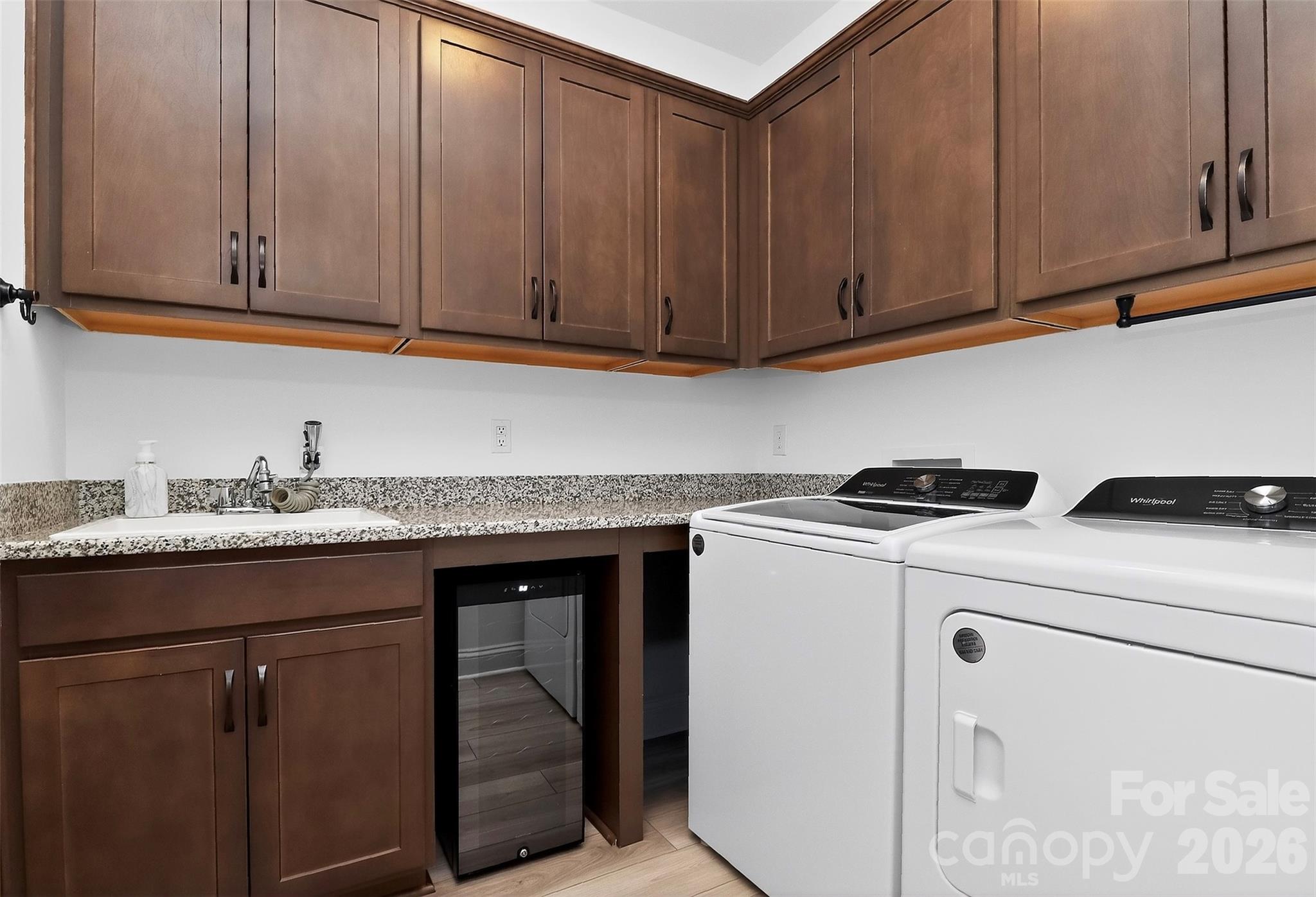 709 Hinterland Lane — Matthews