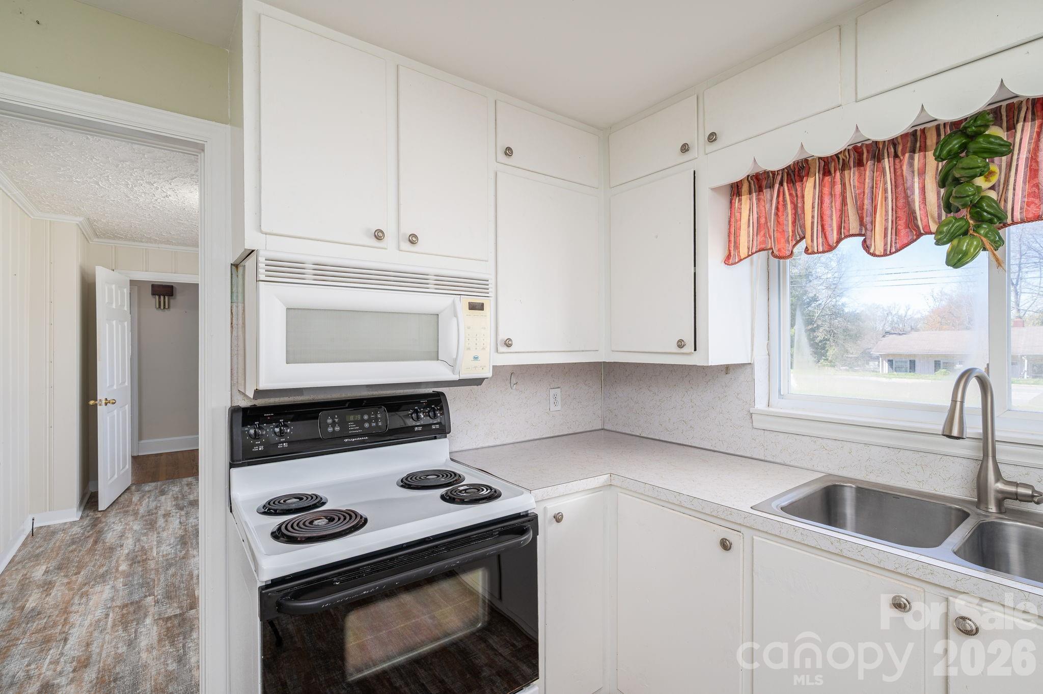 1606 Davis Park Road — Gastonia