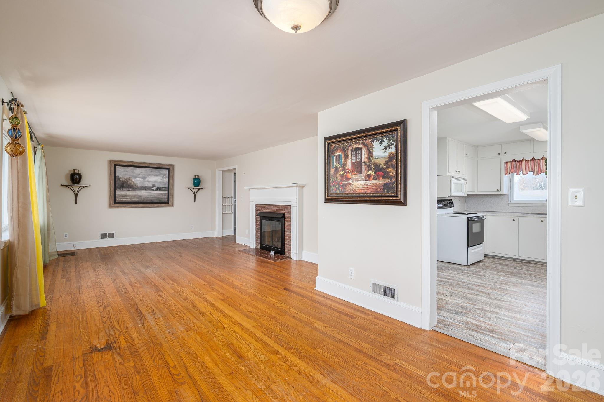 1606 Davis Park Road — Gastonia