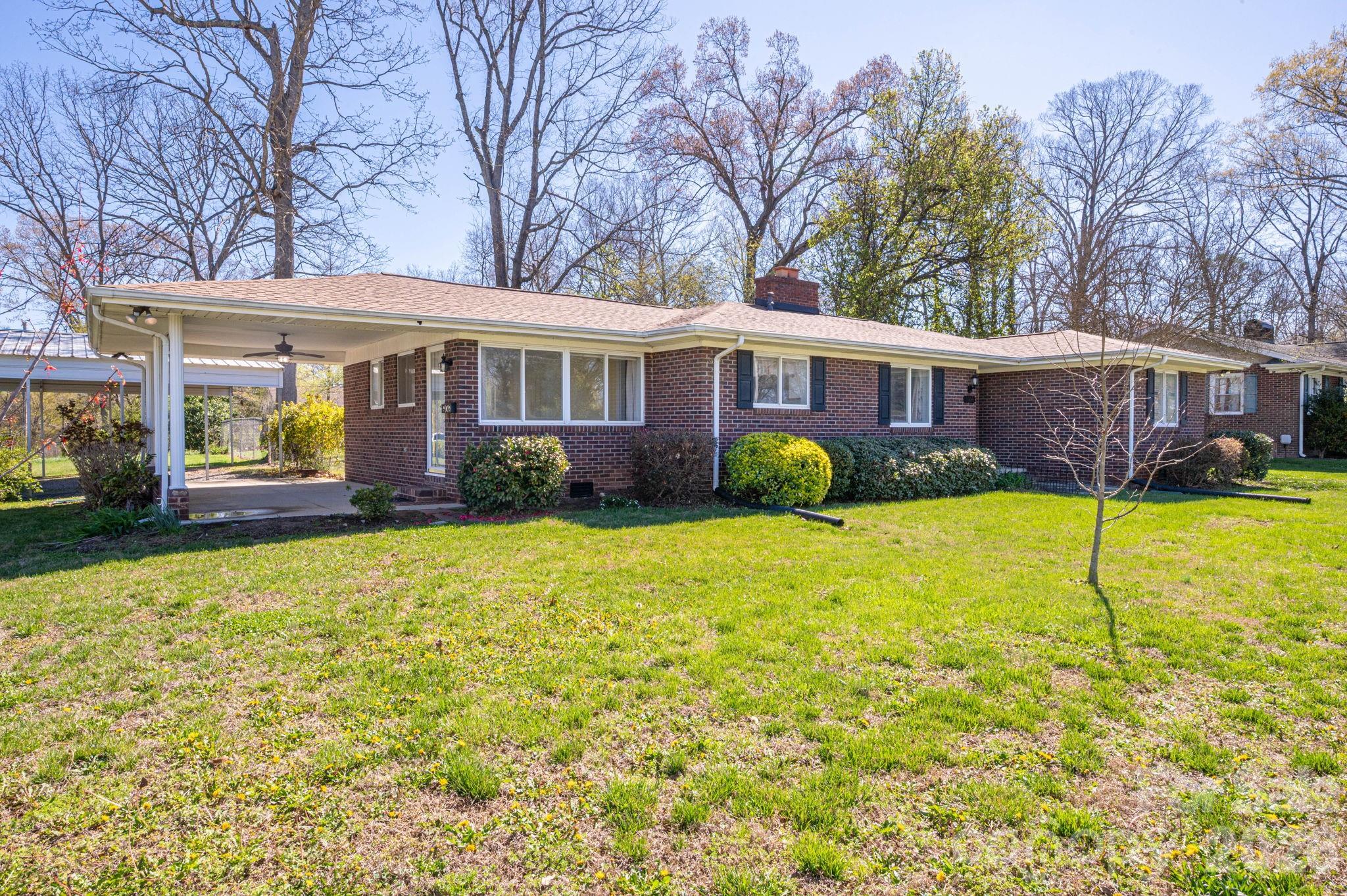 1606 Davis Park Road — Gastonia