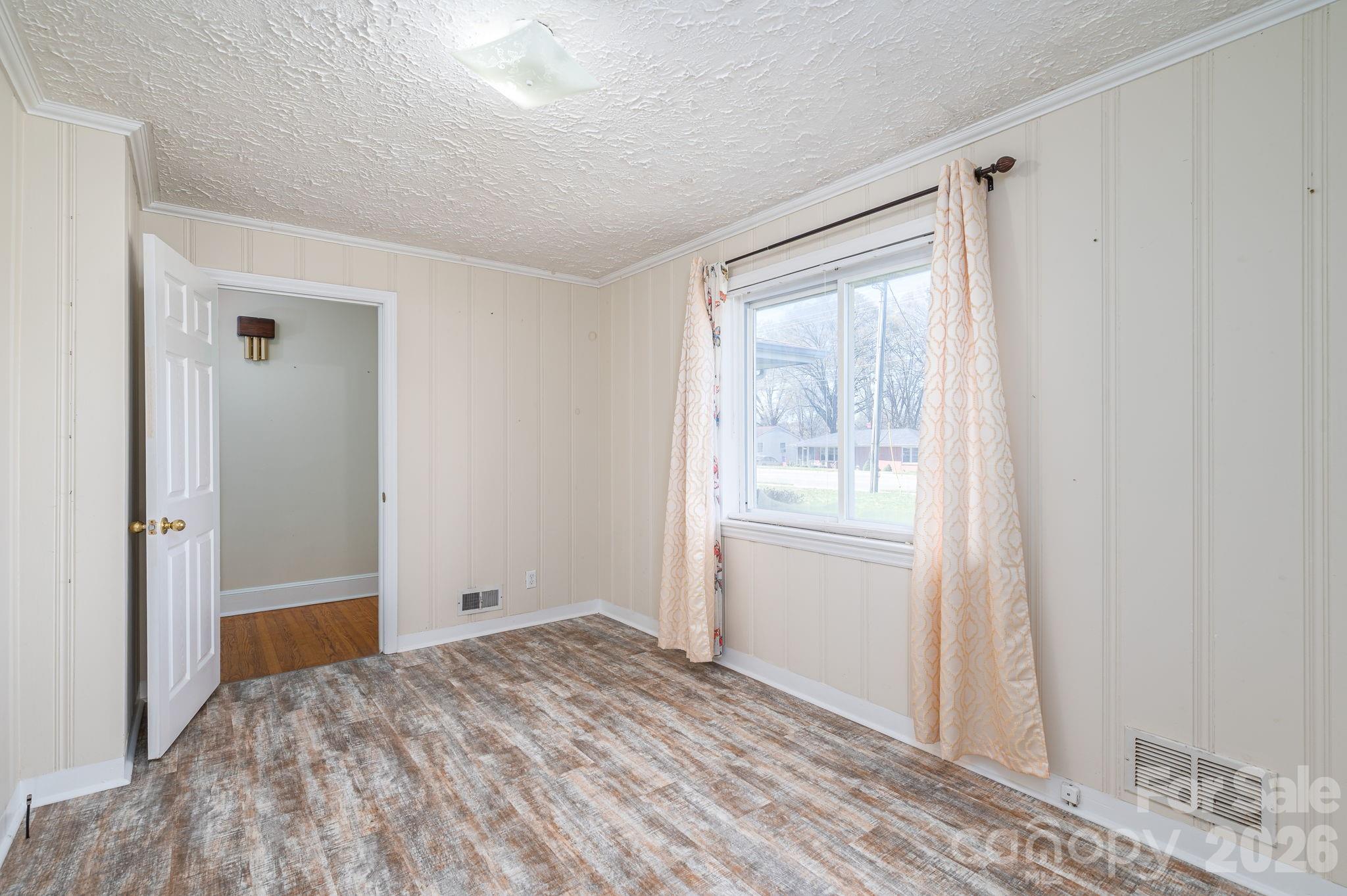 1606 Davis Park Road — Gastonia