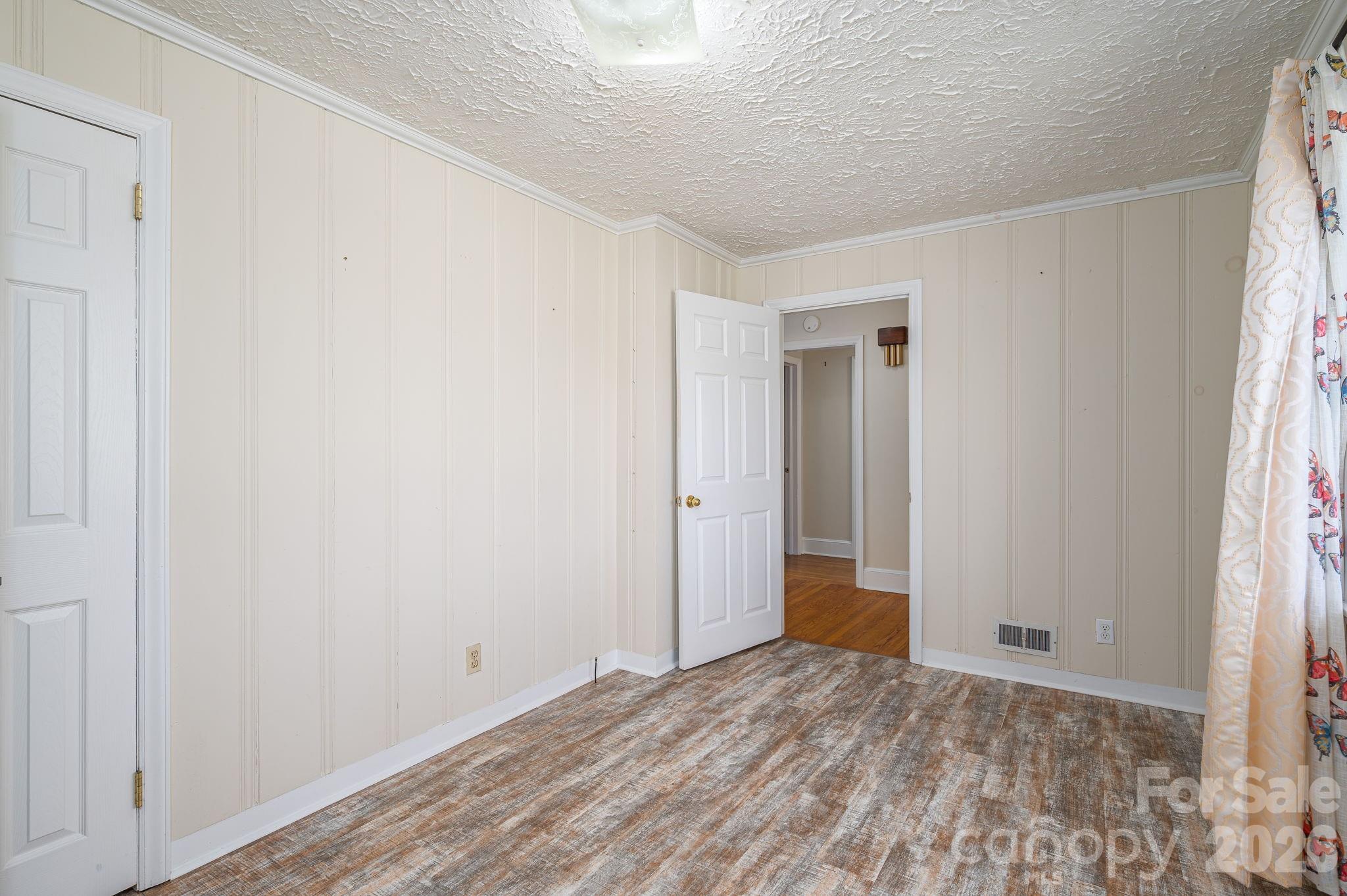 1606 Davis Park Road — Gastonia