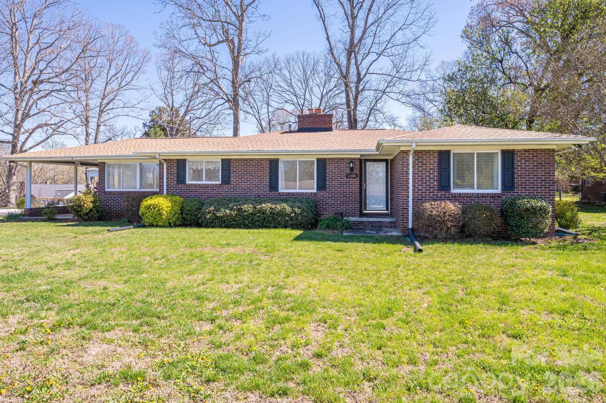 1606 Davis Park Road — Gastonia