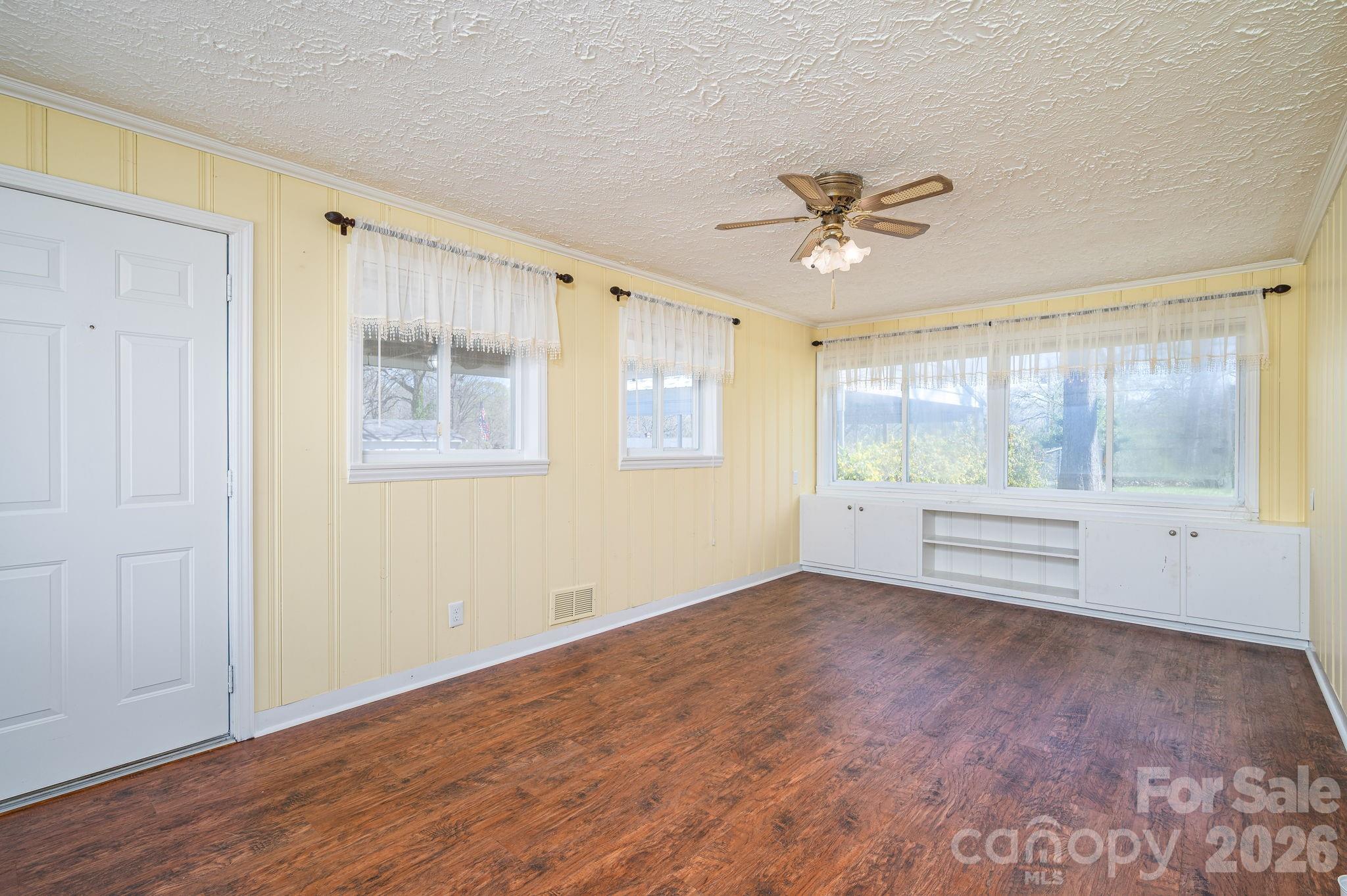 1606 Davis Park Road — Gastonia