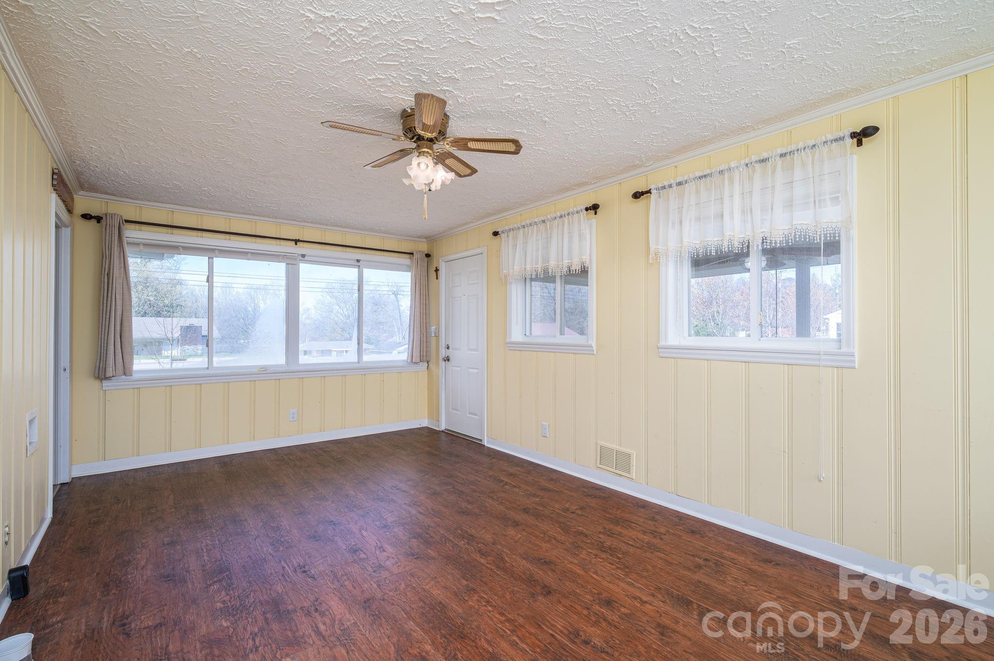 1606 Davis Park Road — Gastonia