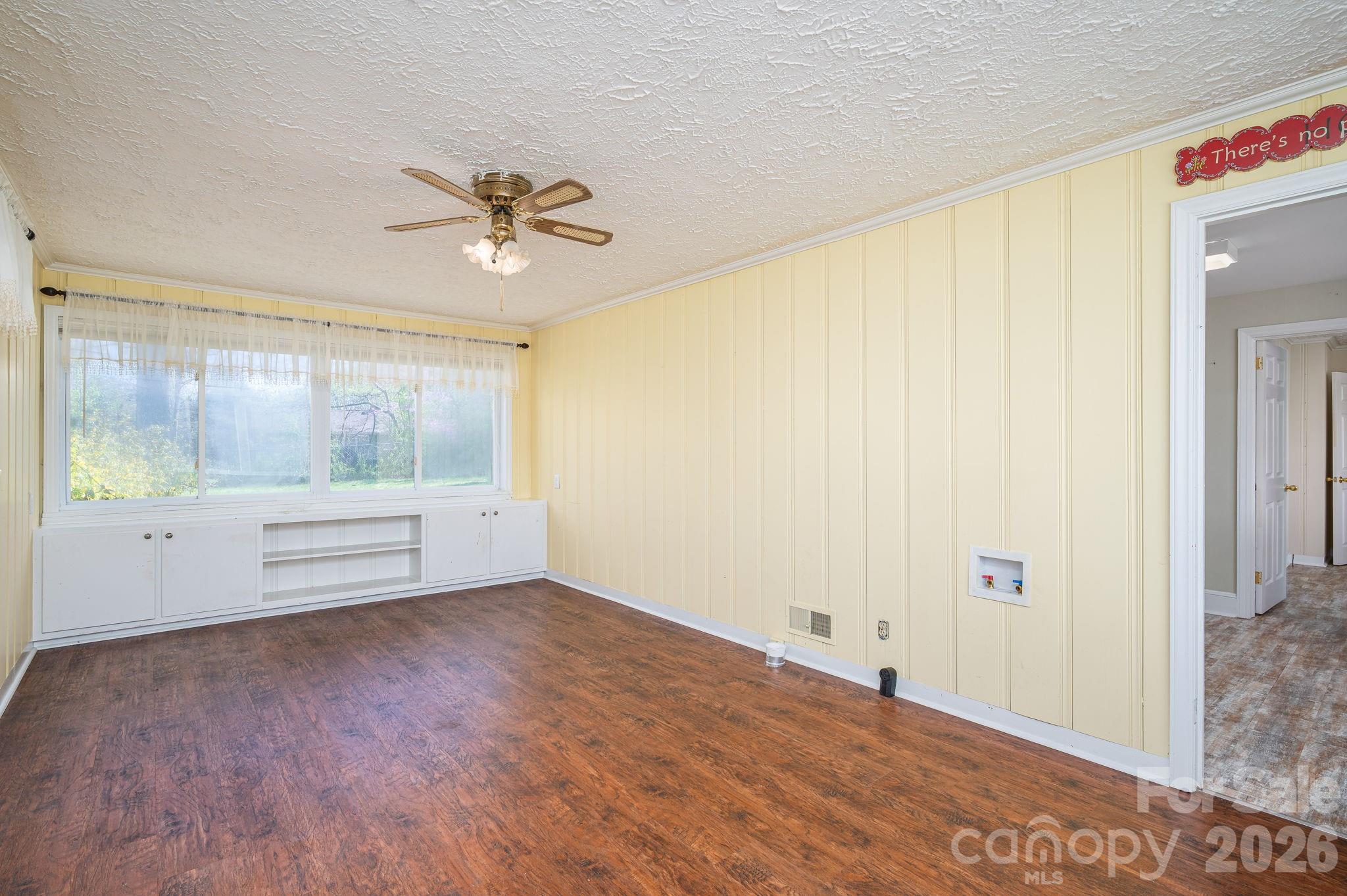 1606 Davis Park Road — Gastonia