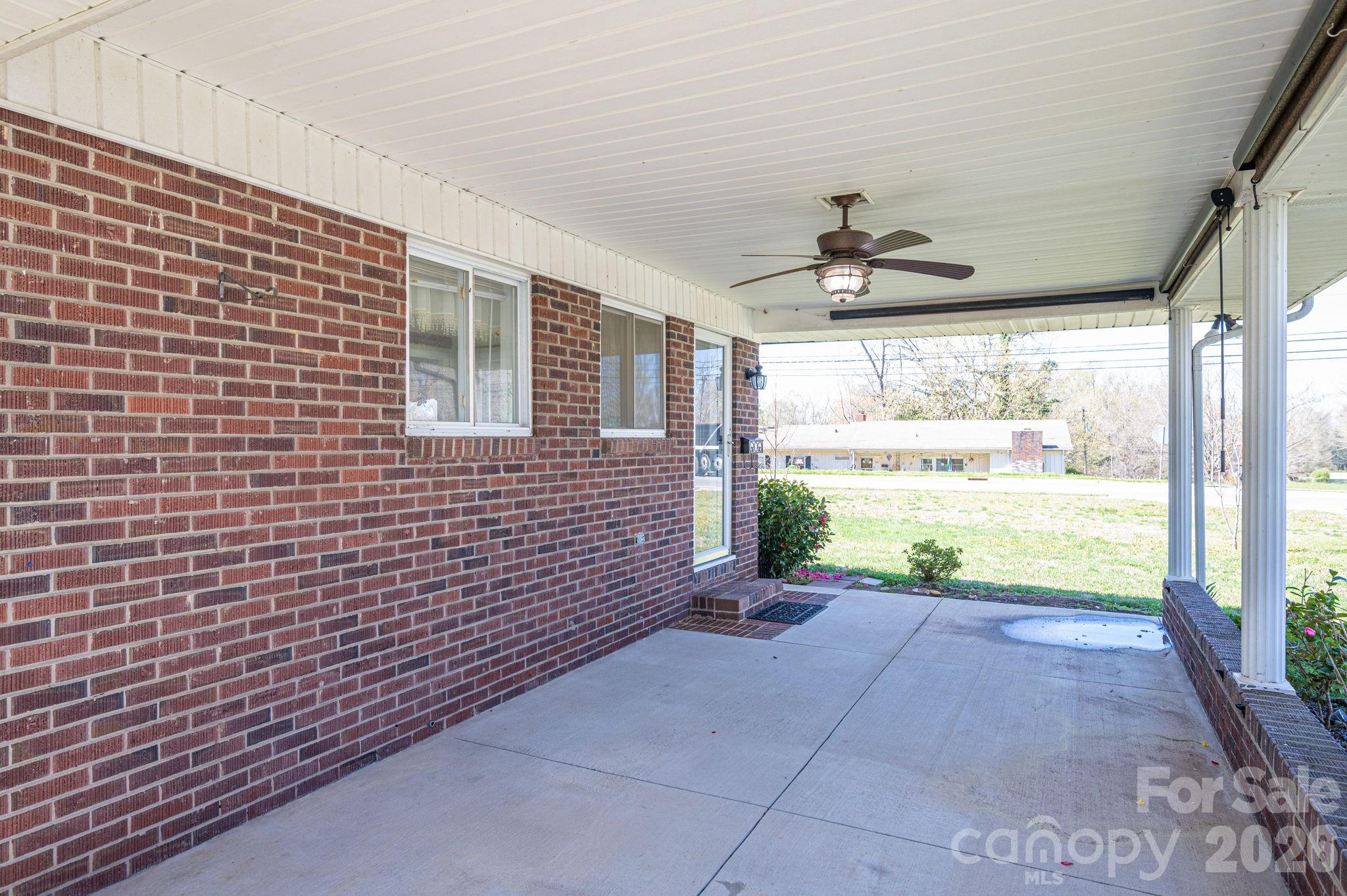 1606 Davis Park Road — Gastonia