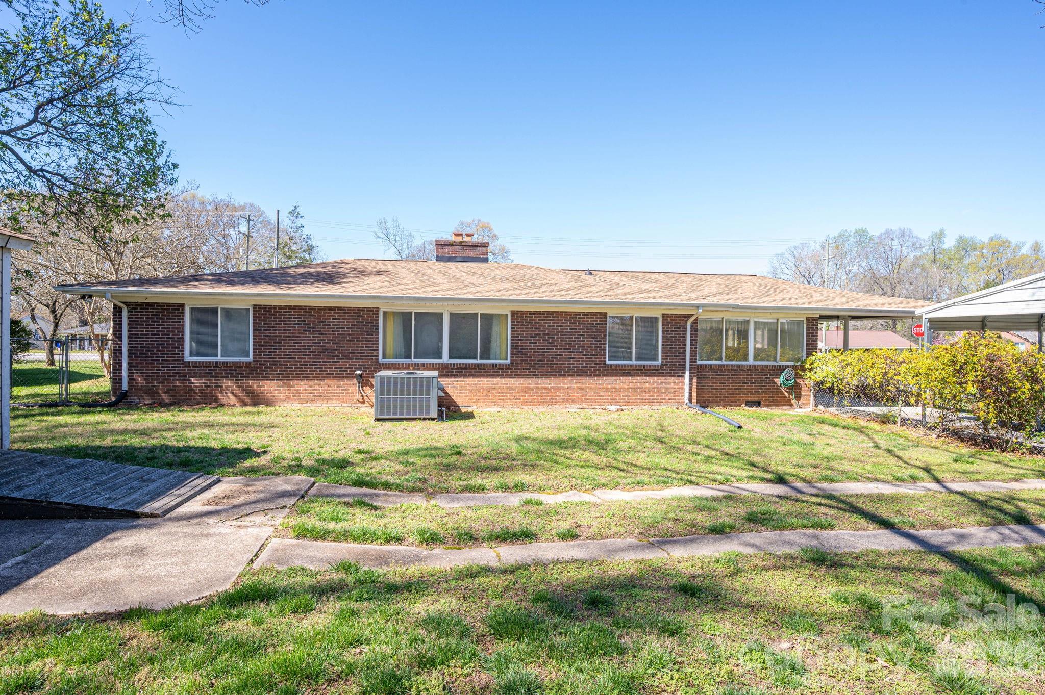 1606 Davis Park Road — Gastonia