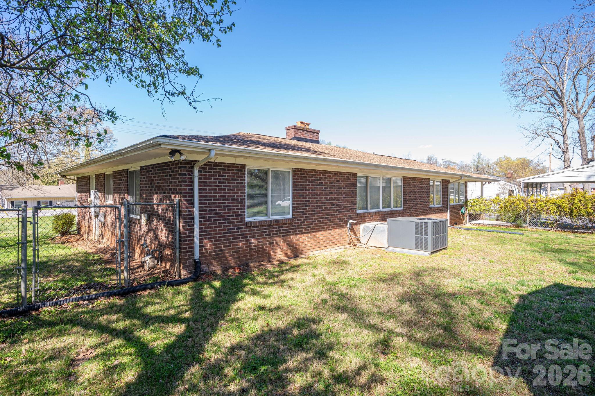 1606 Davis Park Road — Gastonia