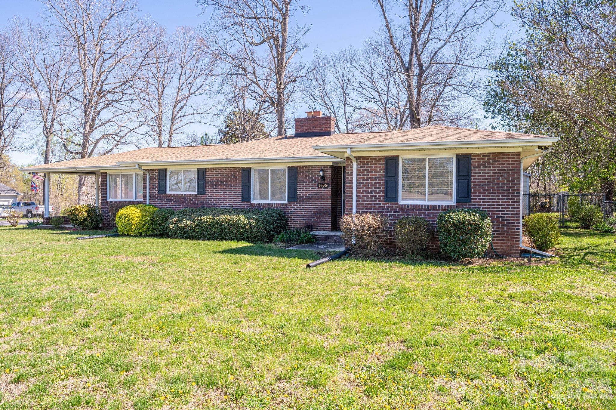 1606 Davis Park Road — Gastonia