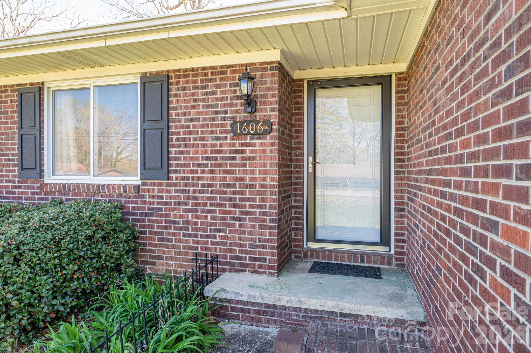 1606 Davis Park Road — Gastonia