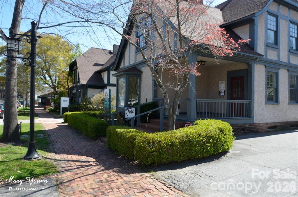 221 Summit Street — Asheville