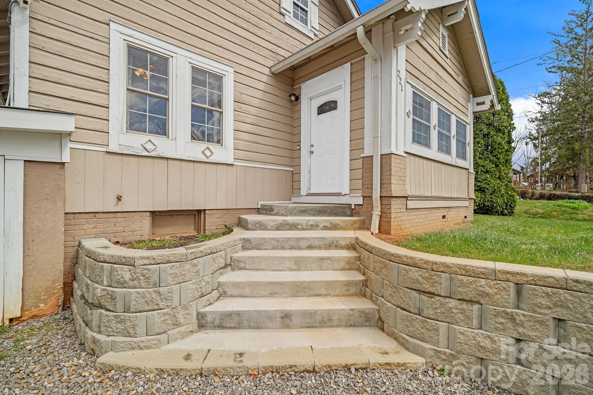 221 Summit Street — Asheville