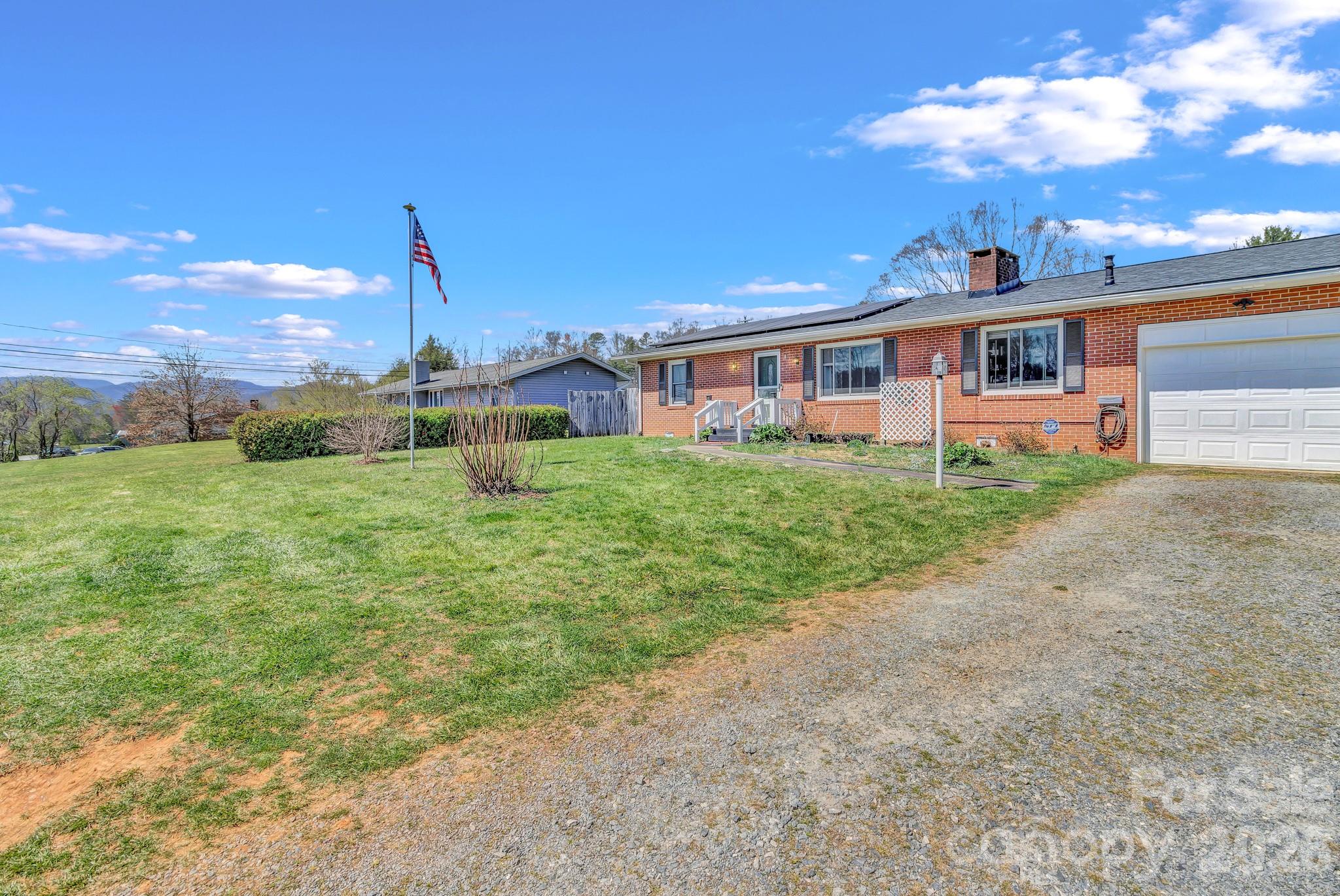 1195 Hendersonville Highway — Pisgah Forest