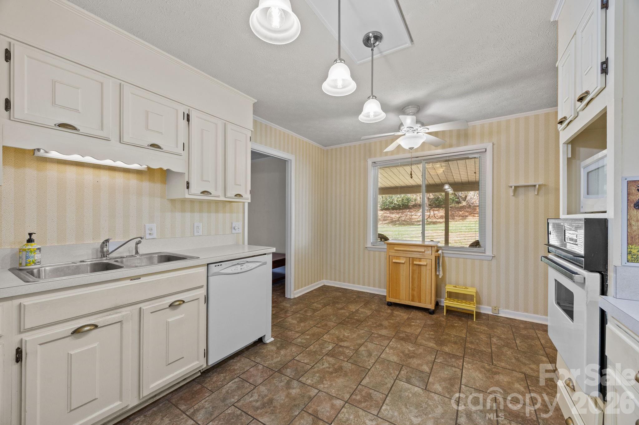 3124 Primrose Drive #10 — Hendersonville