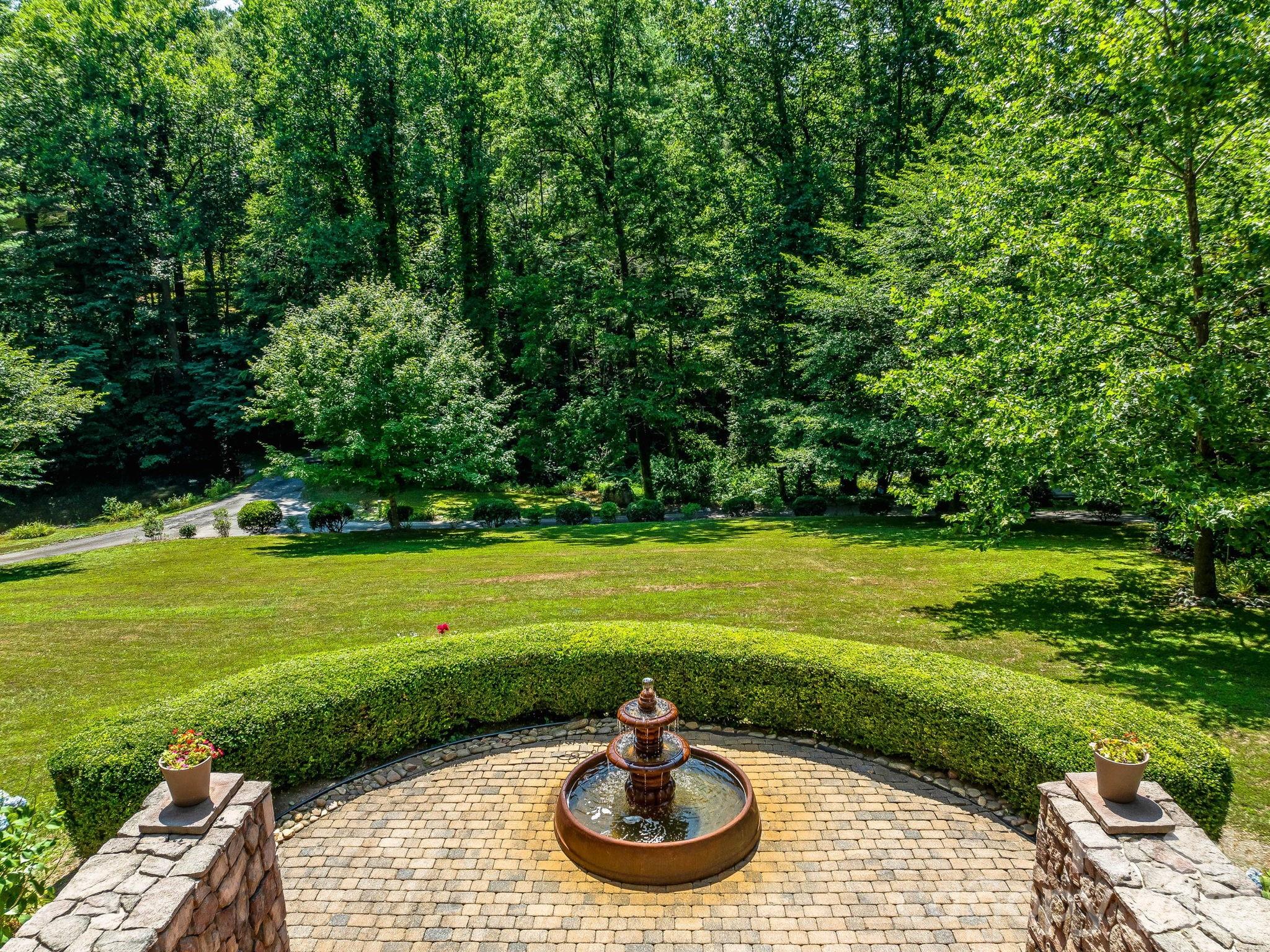 163 Northern Lights Lane — Hendersonville