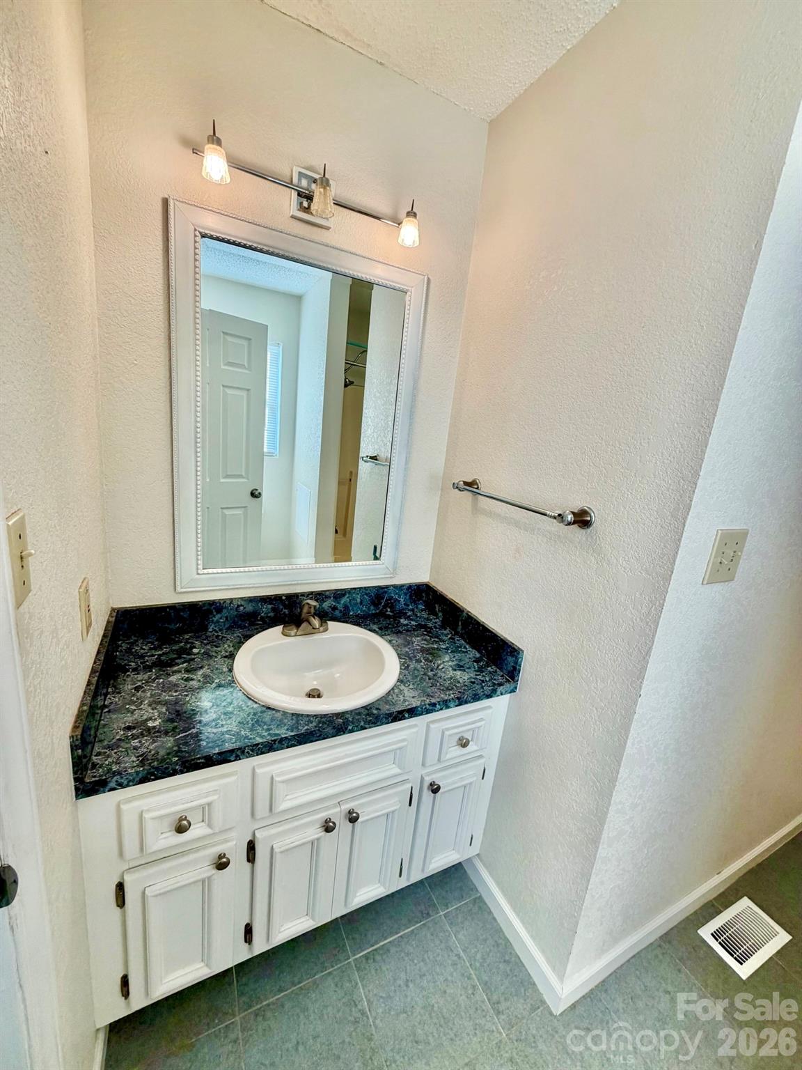 15 Luther Stafford Avenue — Taylorsville
