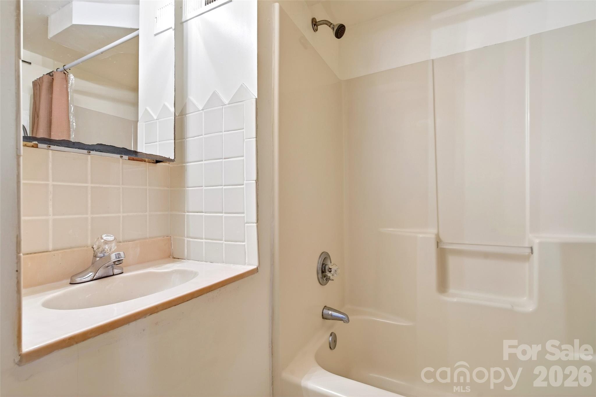 102 Frist Road — Montreat