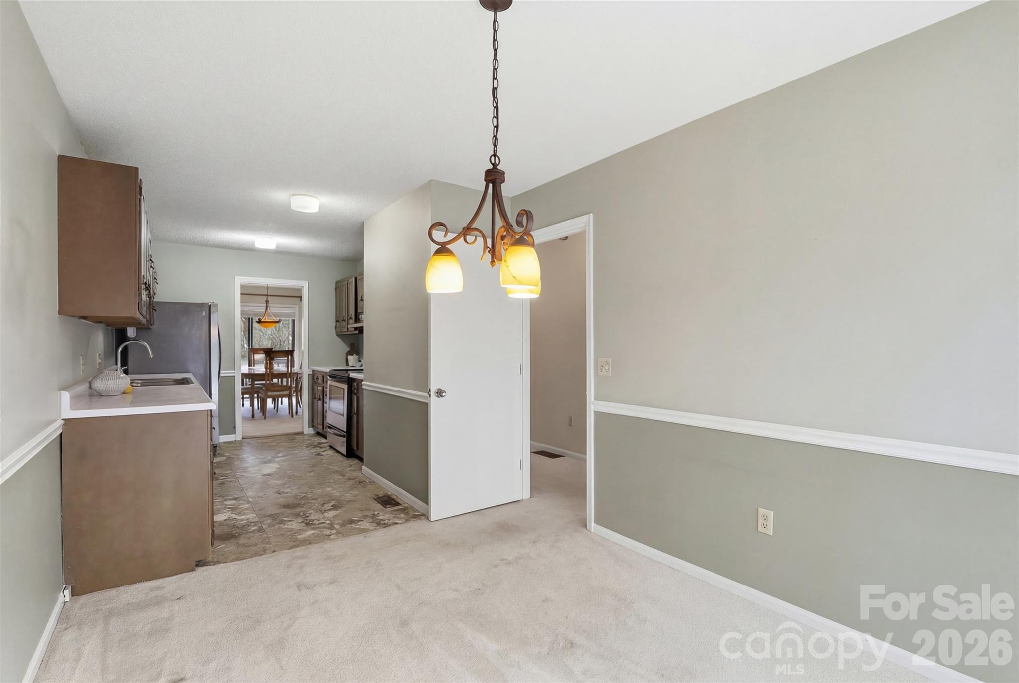 17 Knoll Drive — Columbus