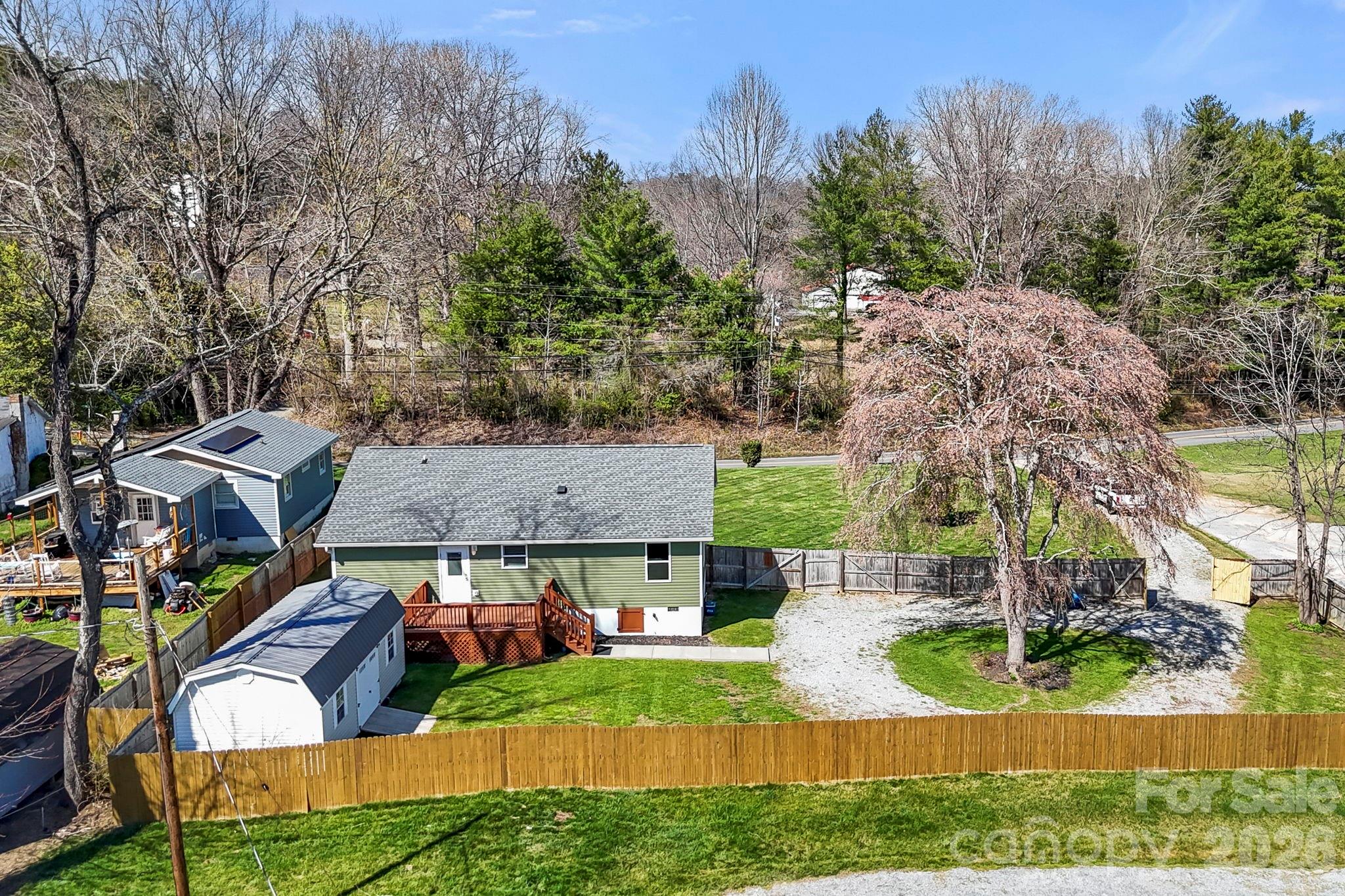 1844 Willow Road — Hendersonville