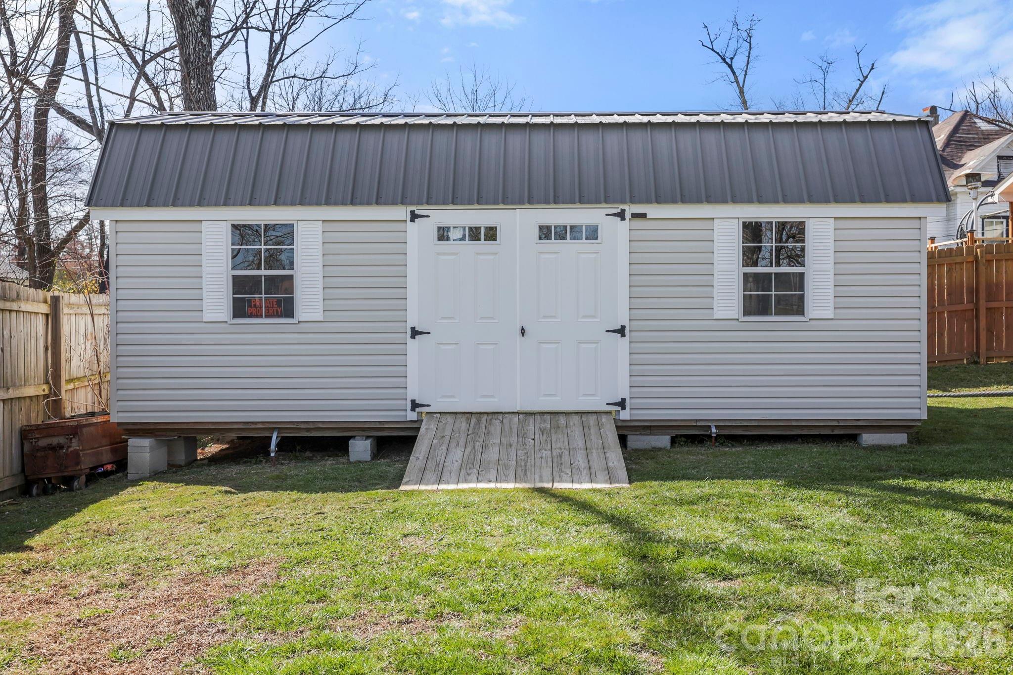 1844 Willow Road — Hendersonville