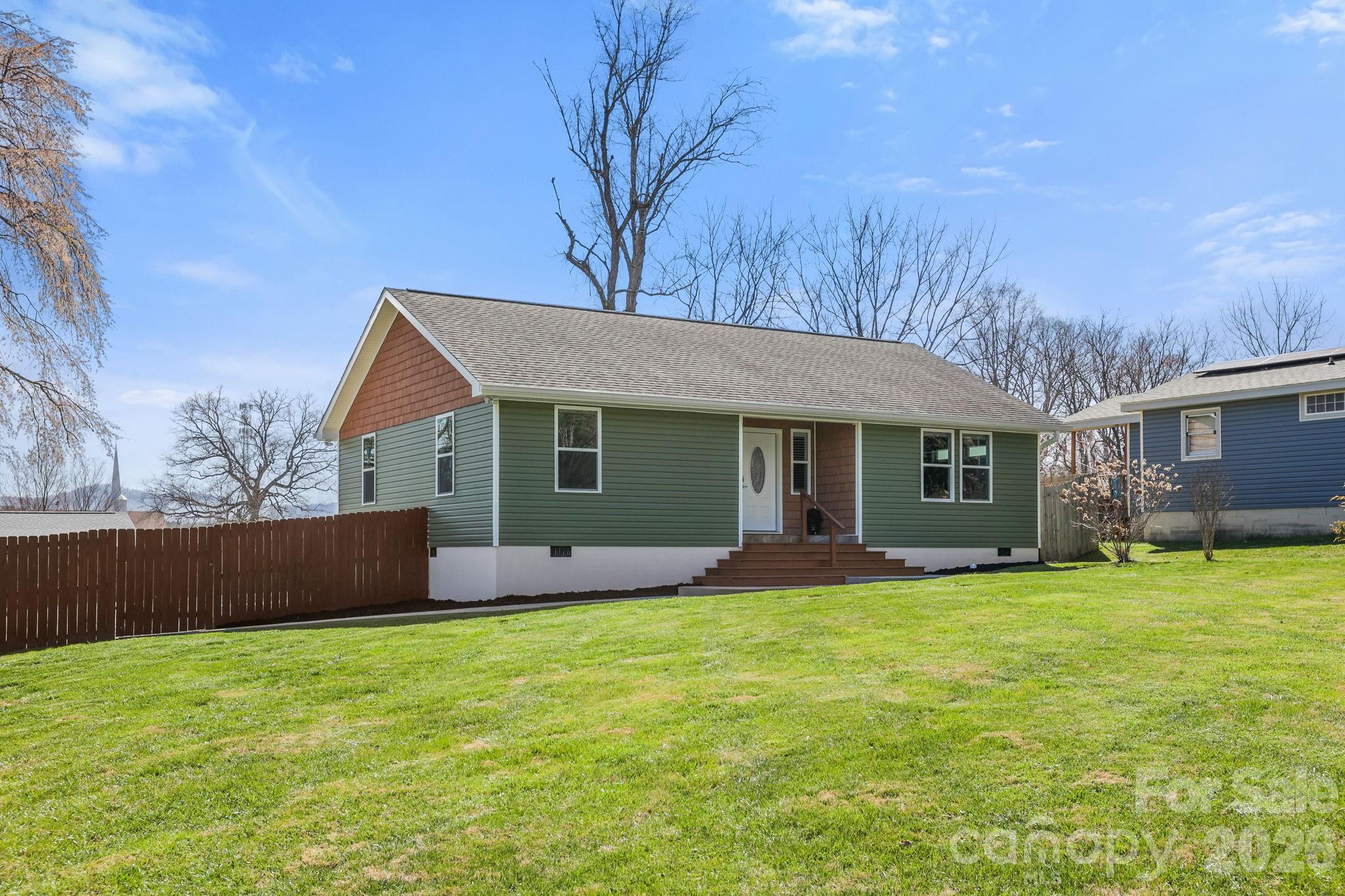1844 Willow Road — Hendersonville