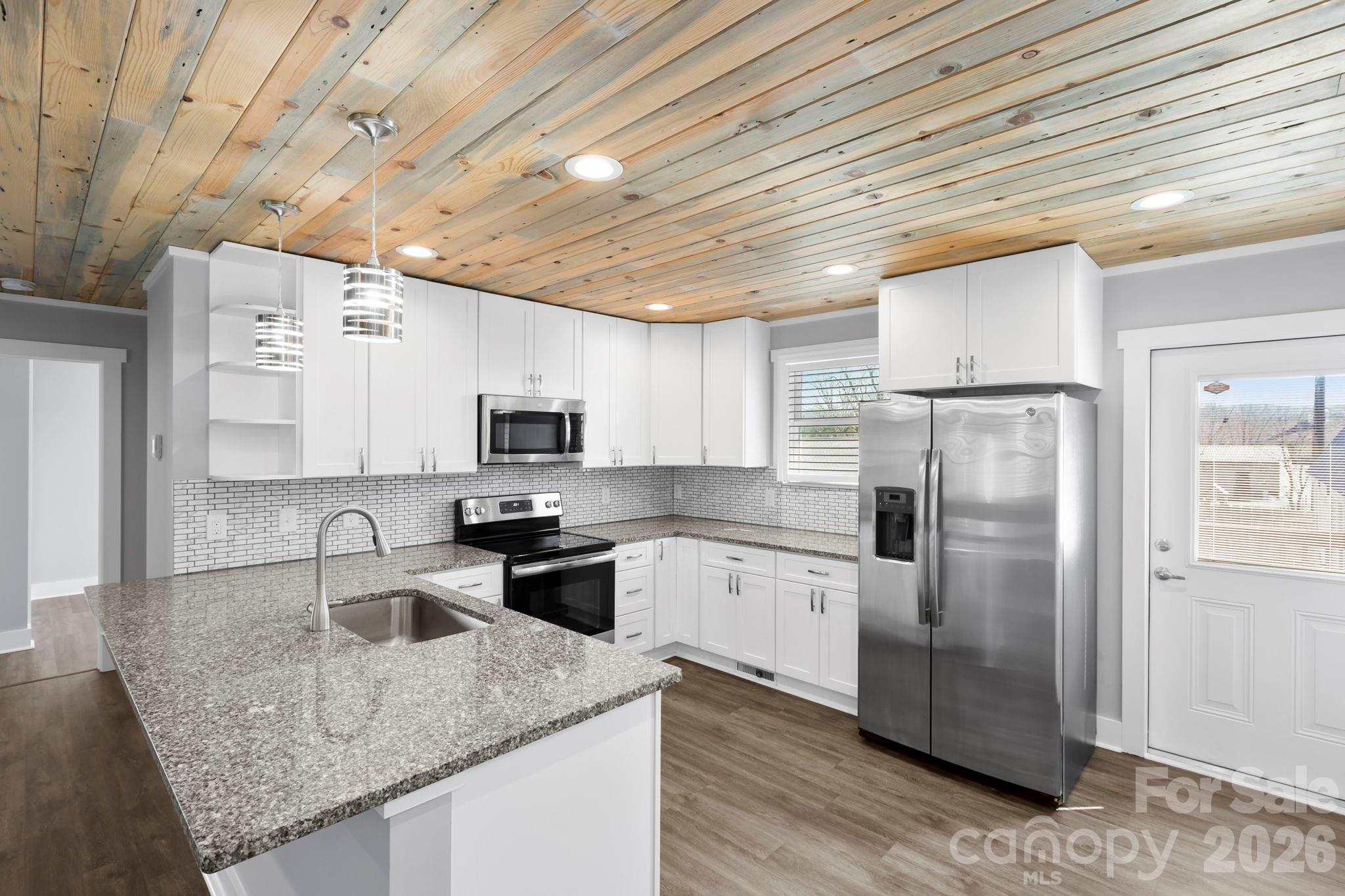 1844 Willow Road — Hendersonville