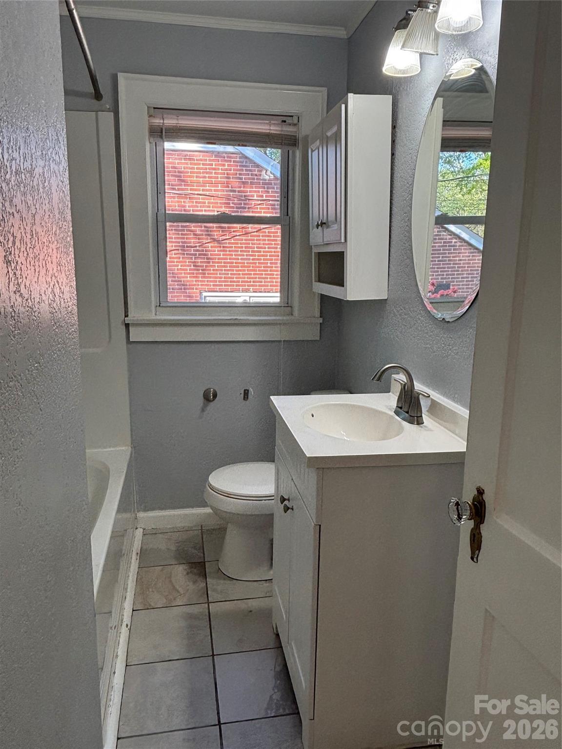 1106 8th Street NE — Hickory
