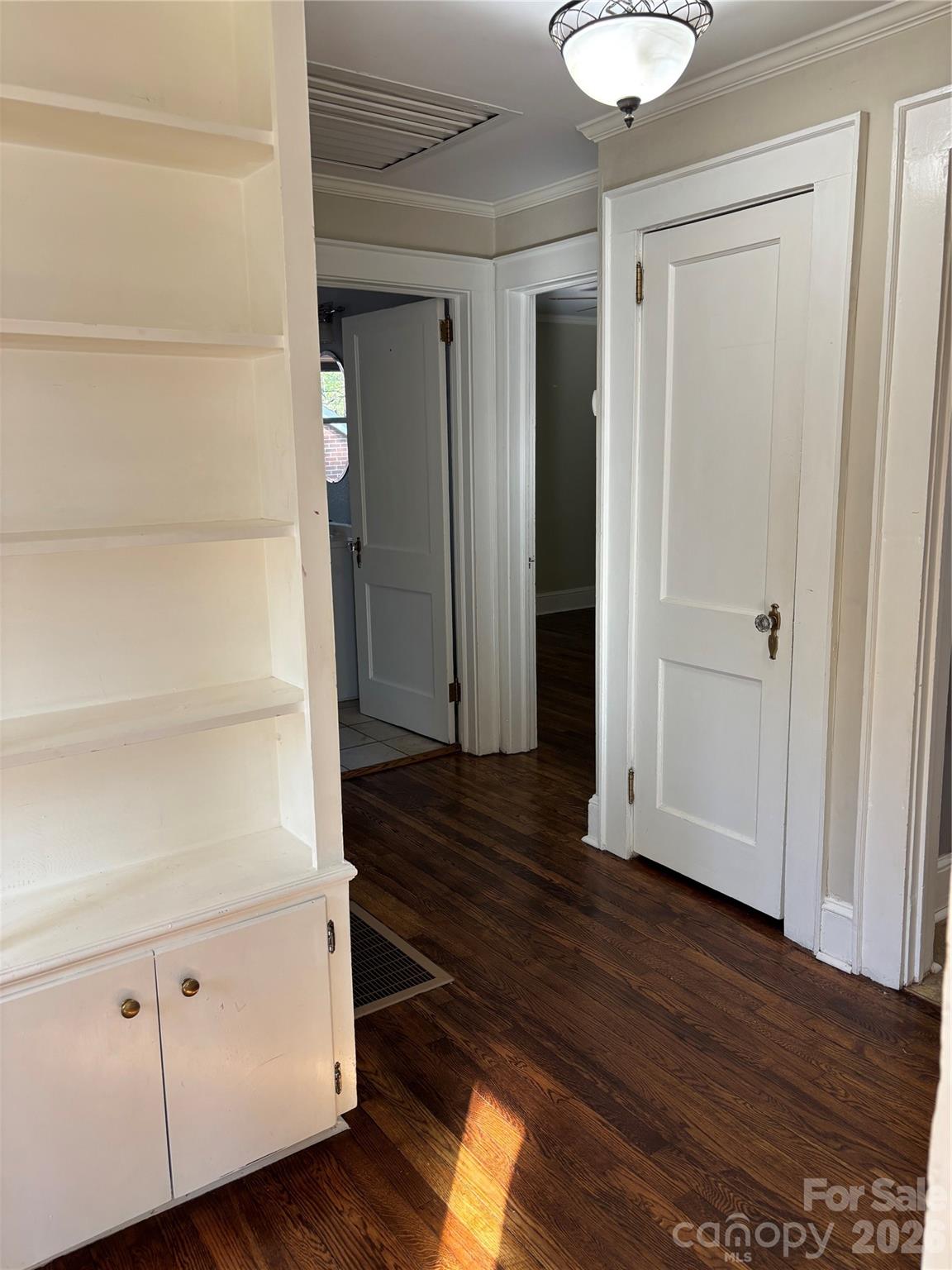 1106 8th Street NE — Hickory