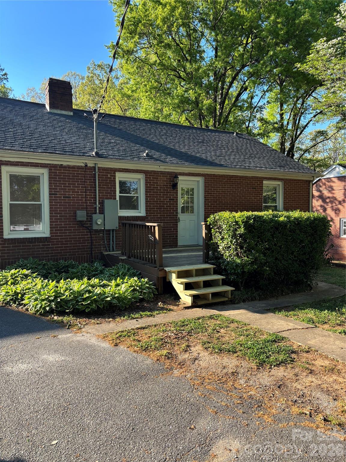 1106 8th Street NE — Hickory