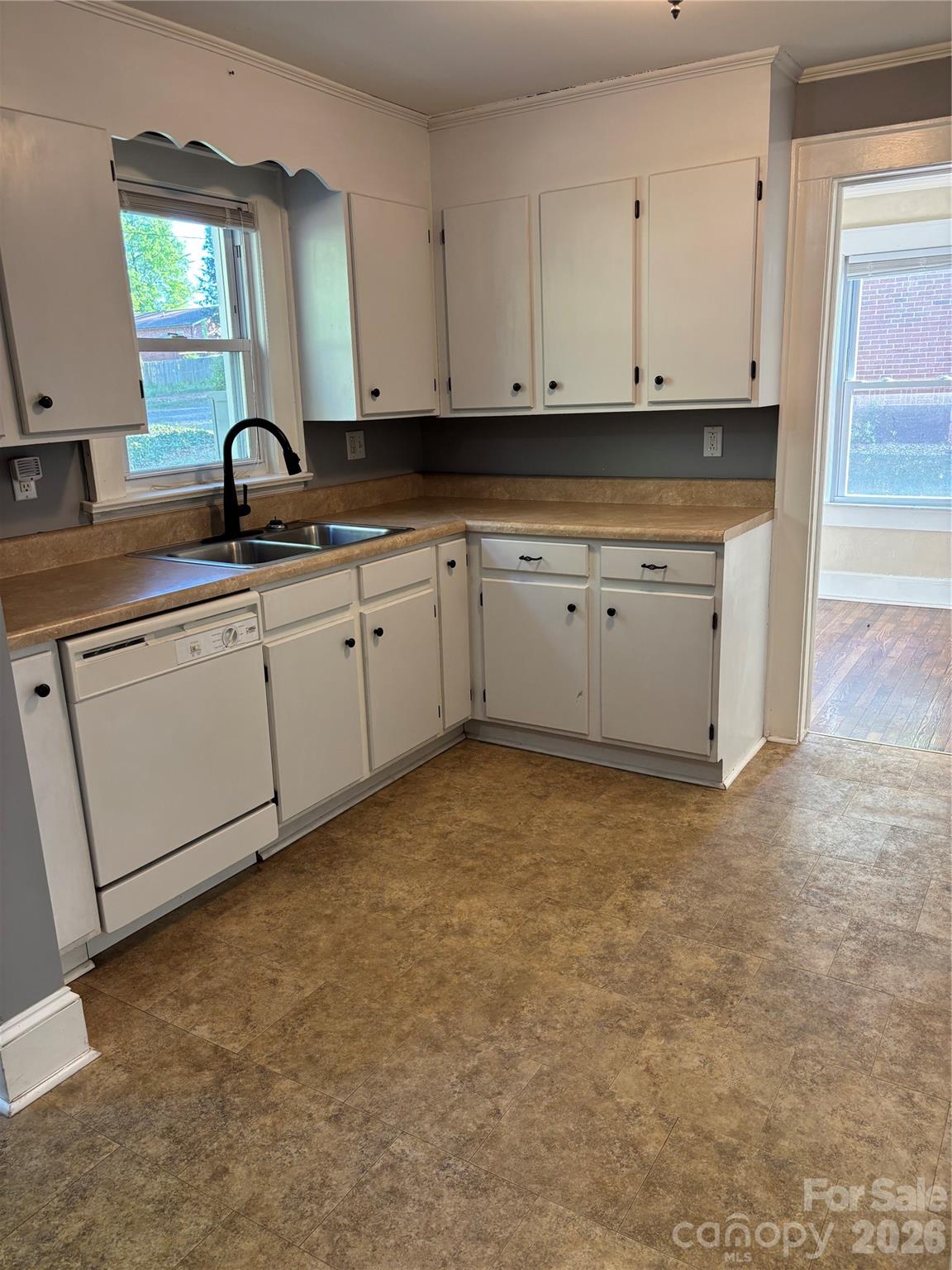 1106 8th Street NE — Hickory