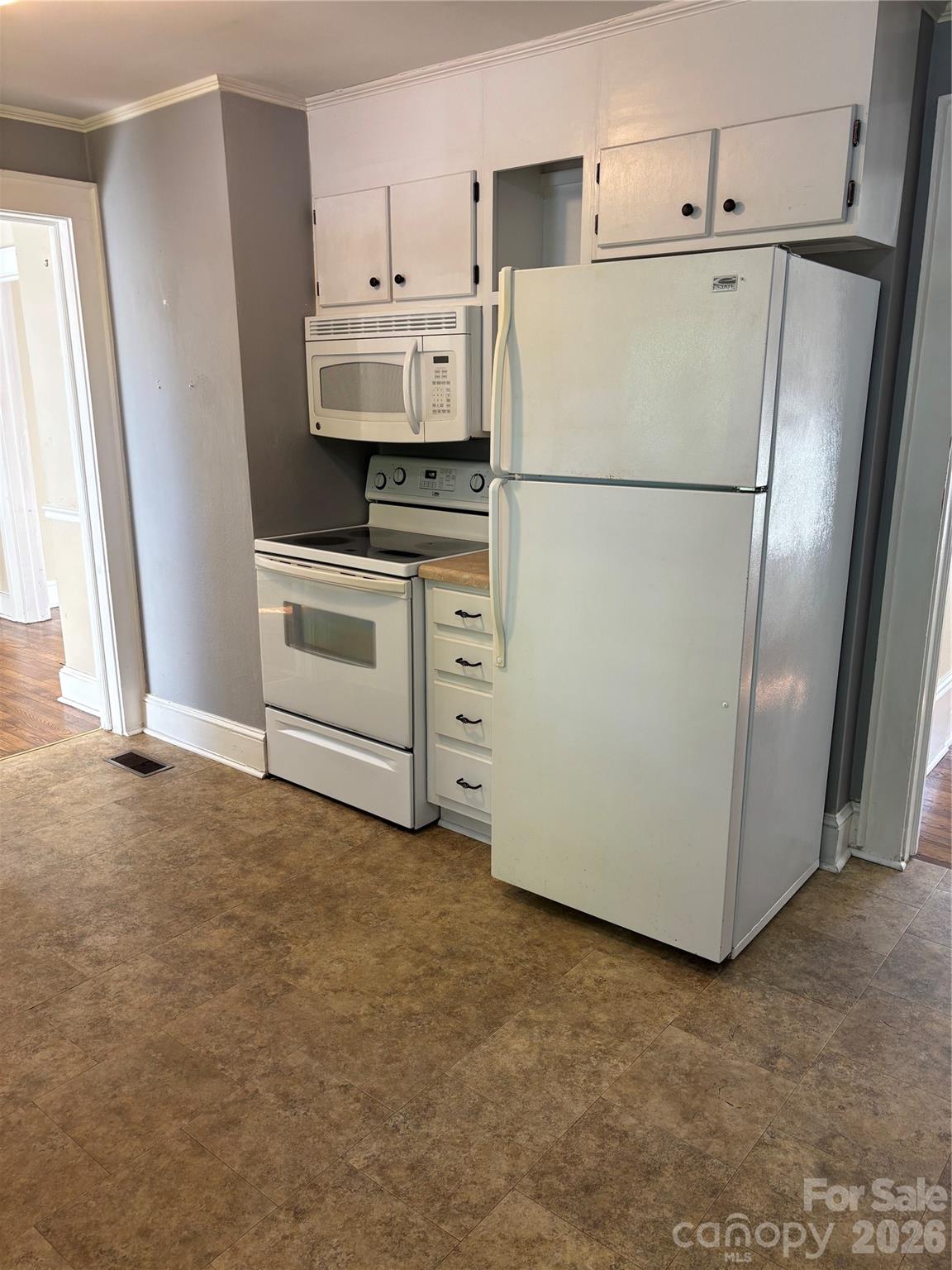1106 8th Street NE — Hickory