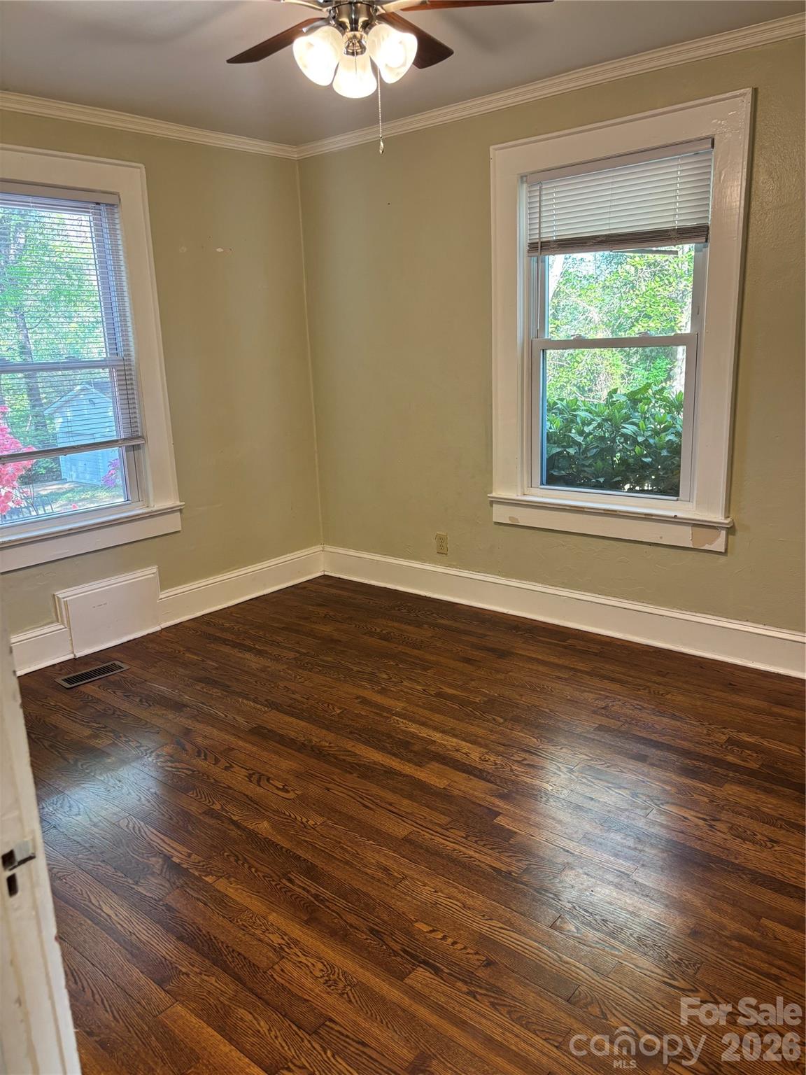1106 8th Street NE — Hickory