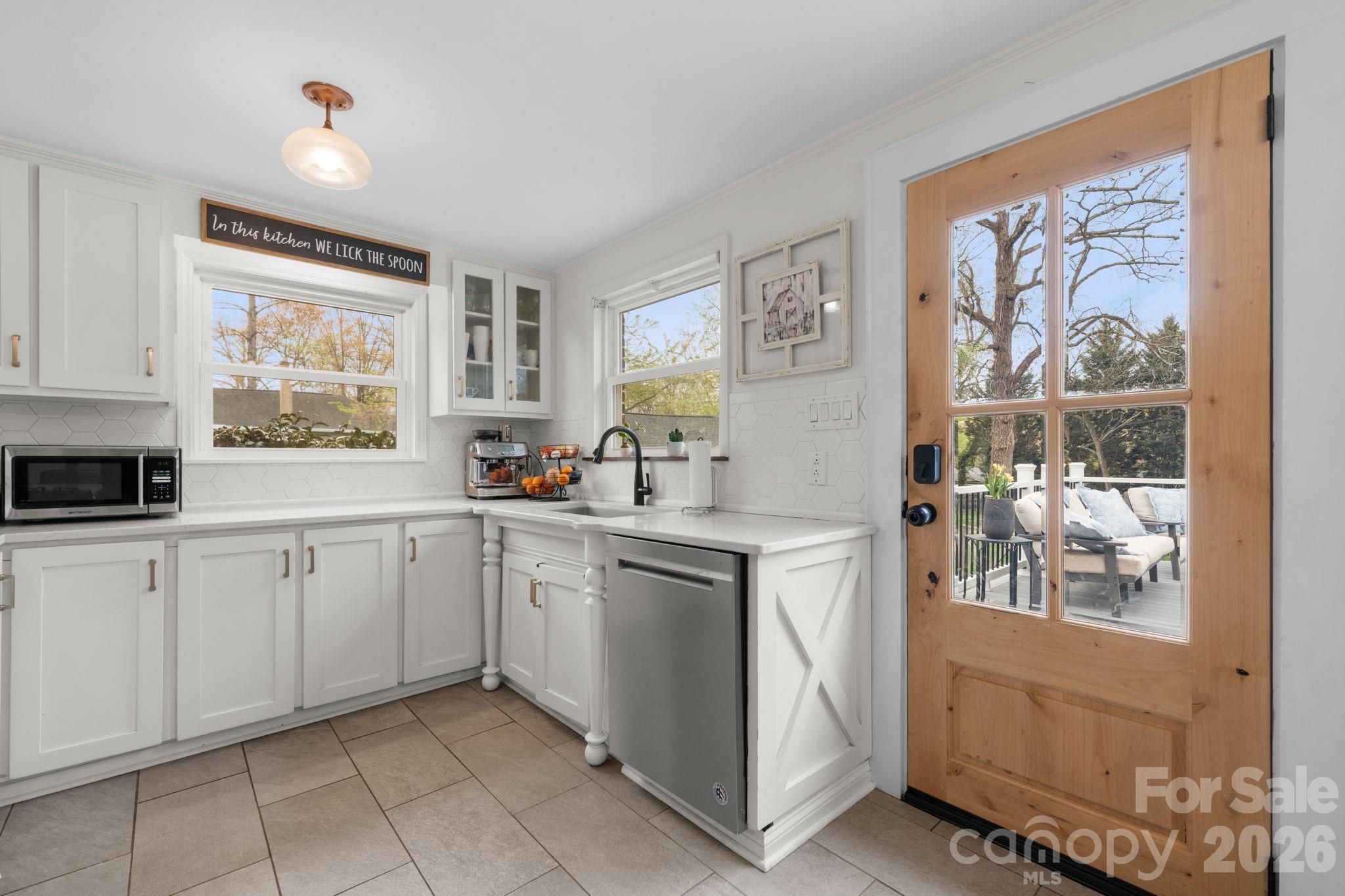 95 18th Avenue NW — Hickory