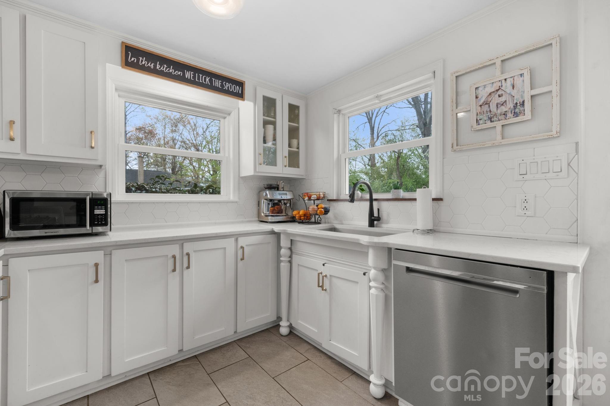 95 18th Avenue NW — Hickory