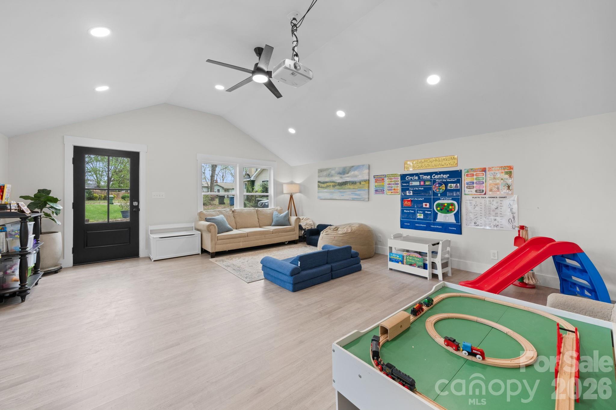 95 18th Avenue NW — Hickory