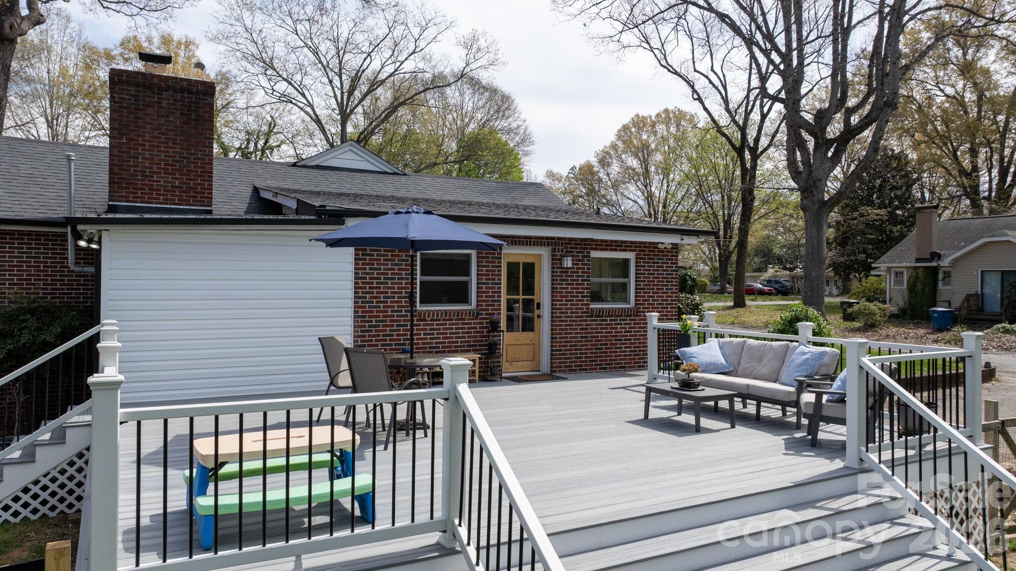 95 18th Avenue NW — Hickory