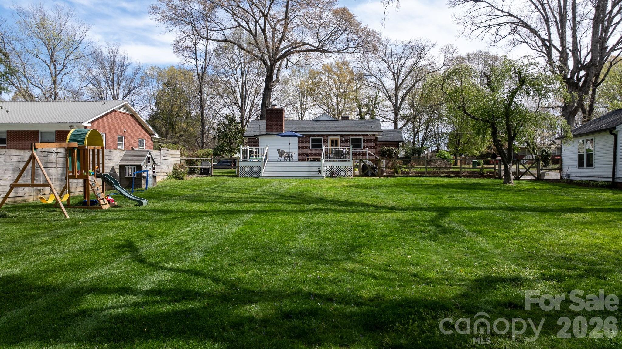 95 18th Avenue NW — Hickory