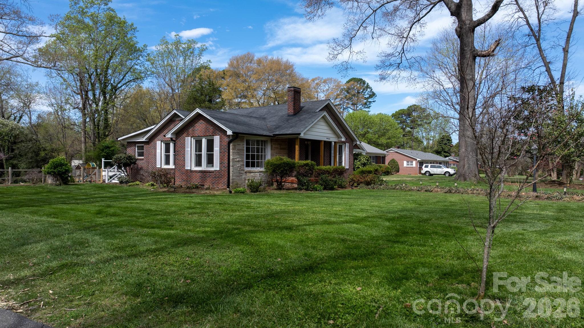 95 18th Avenue NW — Hickory