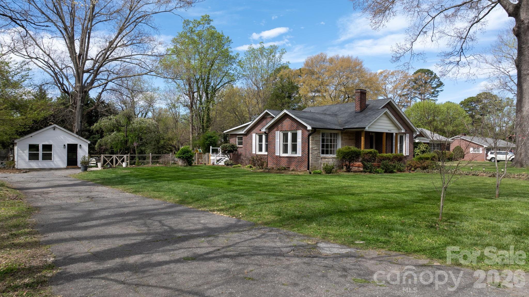 95 18th Avenue NW — Hickory